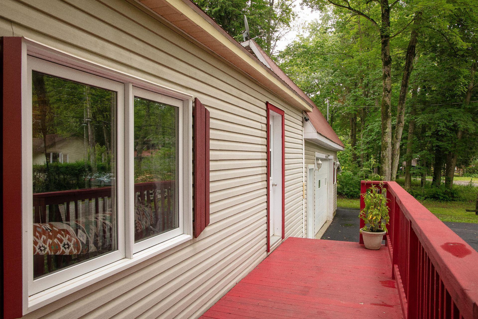 









100

 - 103


Ch. de la Rive

,
Compton,




QC
J0B1L0

