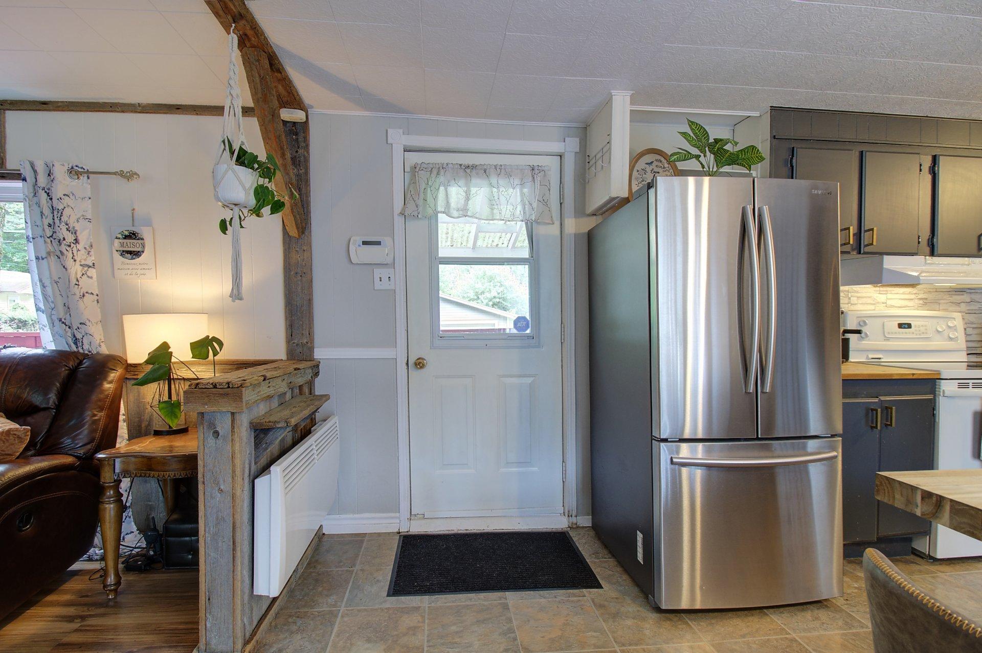 









100

 - 103


Ch. de la Rive

,
Compton,




QC
J0B1L0

