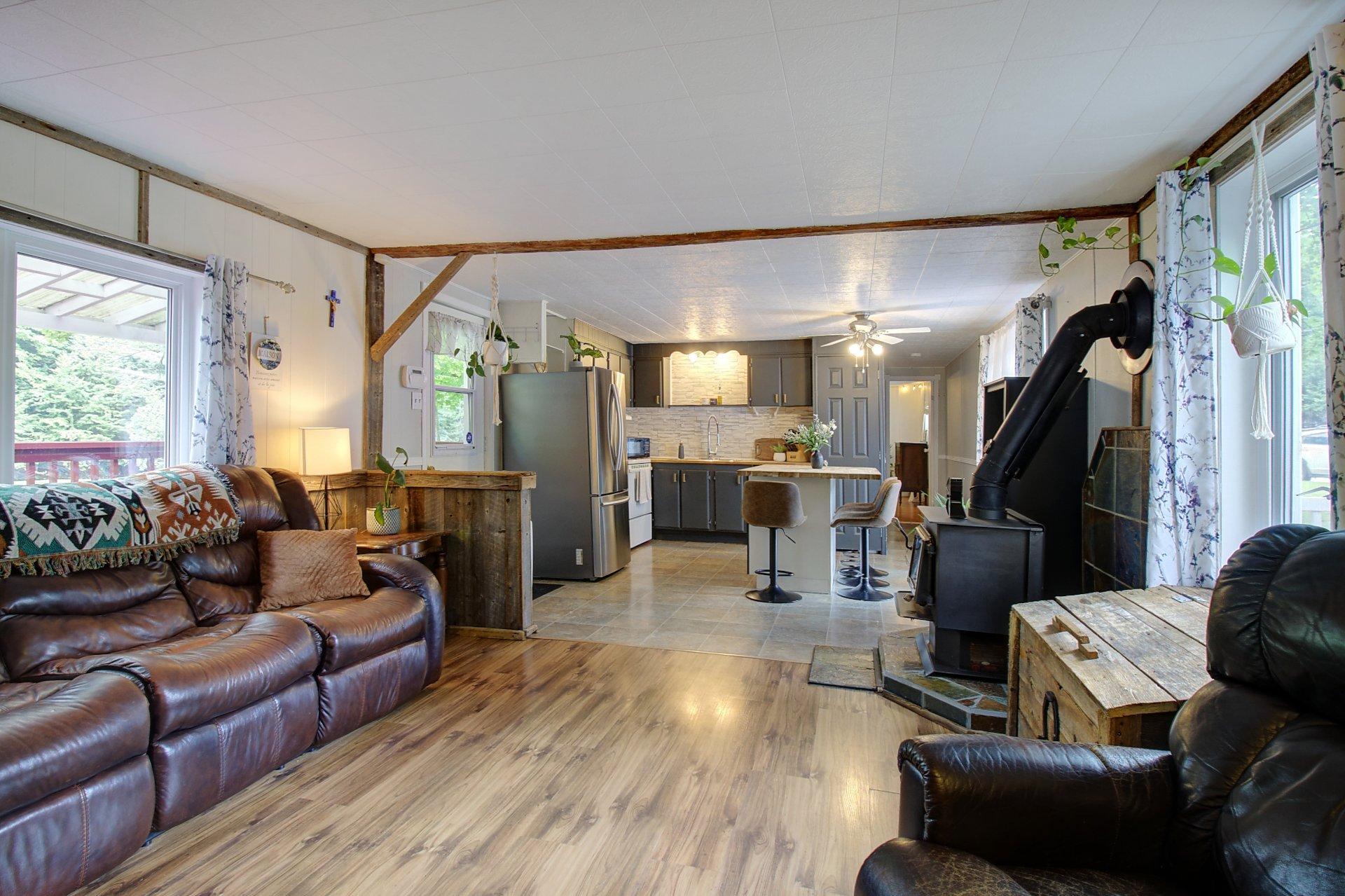 









100

 - 103


Ch. de la Rive

,
Compton,




QC
J0B1L0

