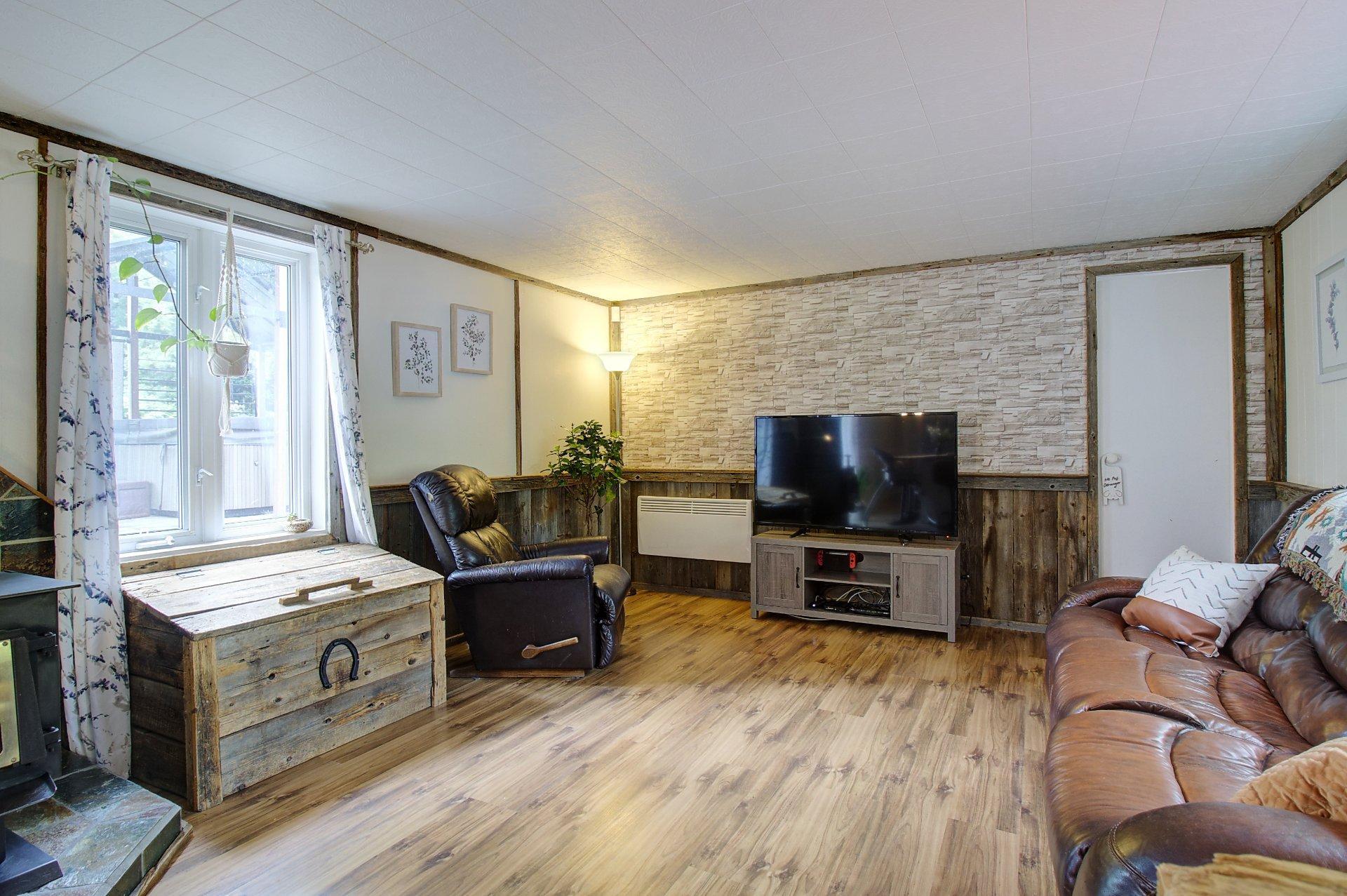 









100

 - 103


Ch. de la Rive

,
Compton,




QC
J0B1L0

