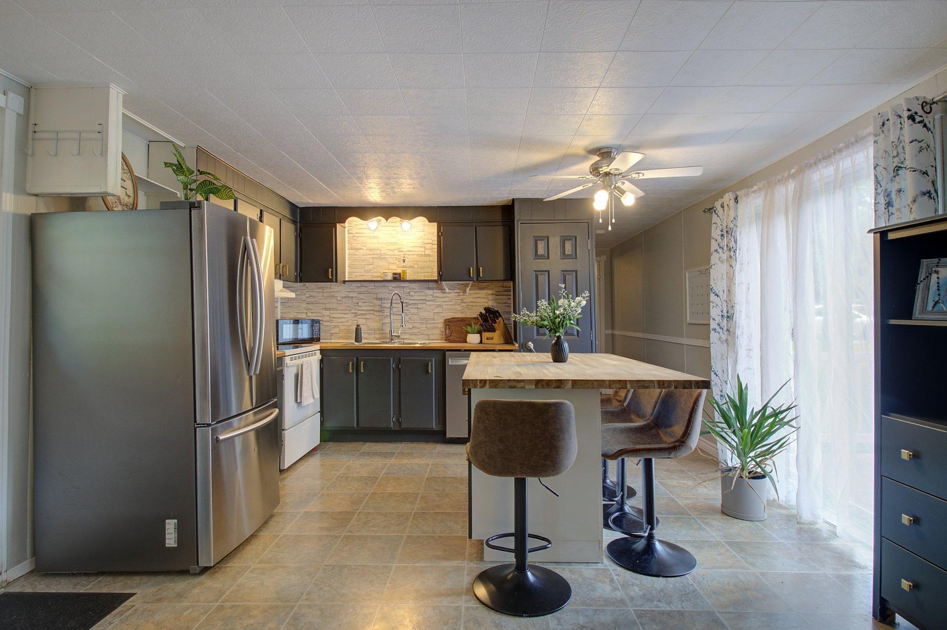 









100

 - 103


Ch. de la Rive

,
Compton,




QC
J0B1L0

