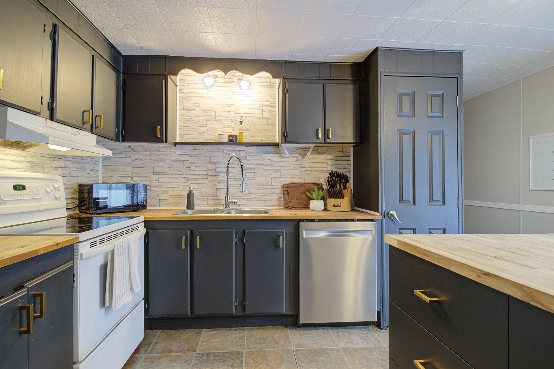 









100

 - 103


Ch. de la Rive

,
Compton,




QC
J0B1L0

