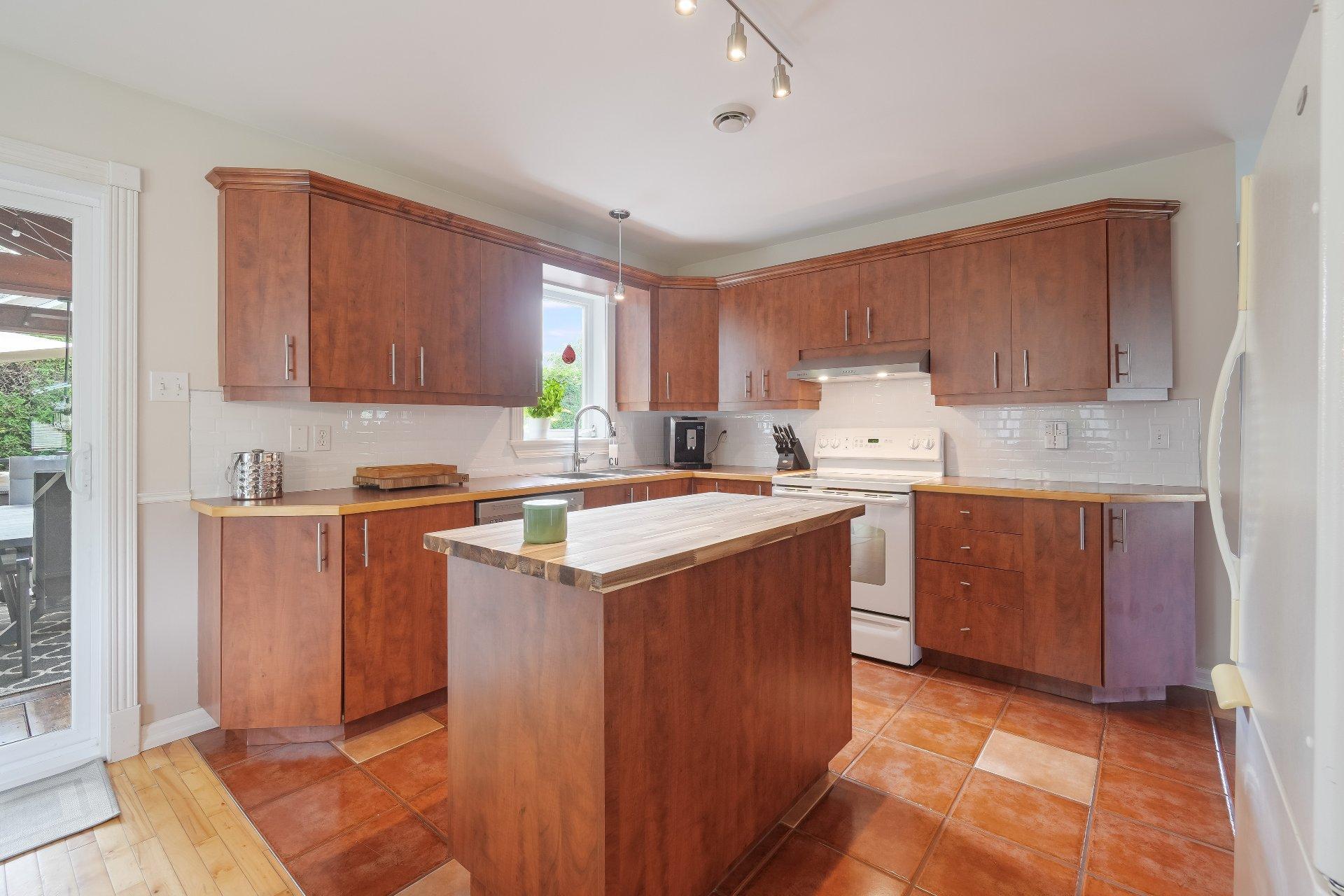 









3431


Rue Colombe

,
Sherbrooke (Brompton/Rock Forest/Saint-Élie/Deauville),




QC
J1N2Y6


