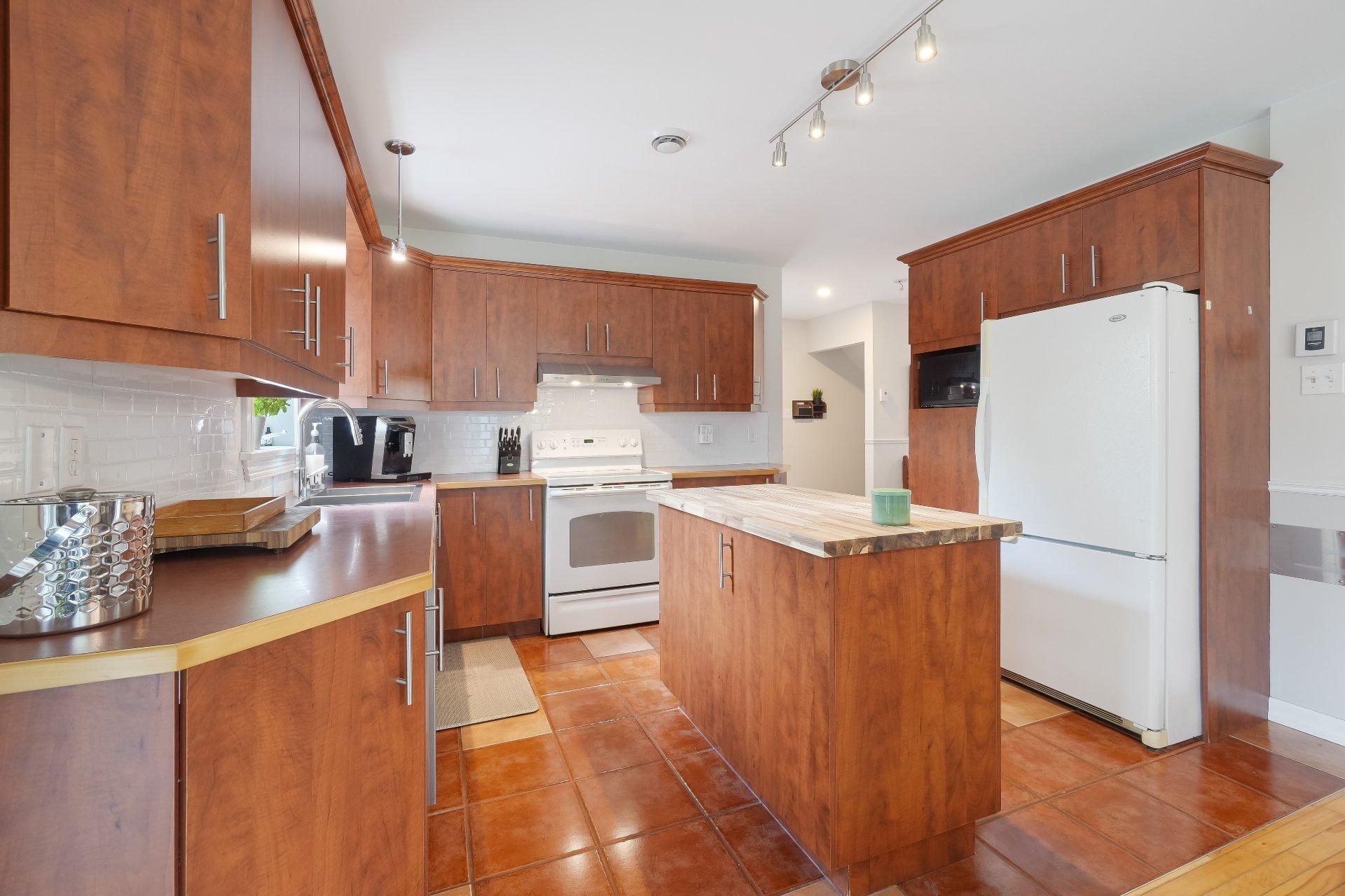 









3431


Rue Colombe

,
Sherbrooke (Brompton/Rock Forest/Saint-Élie/Deauville),




QC
J1N2Y6

