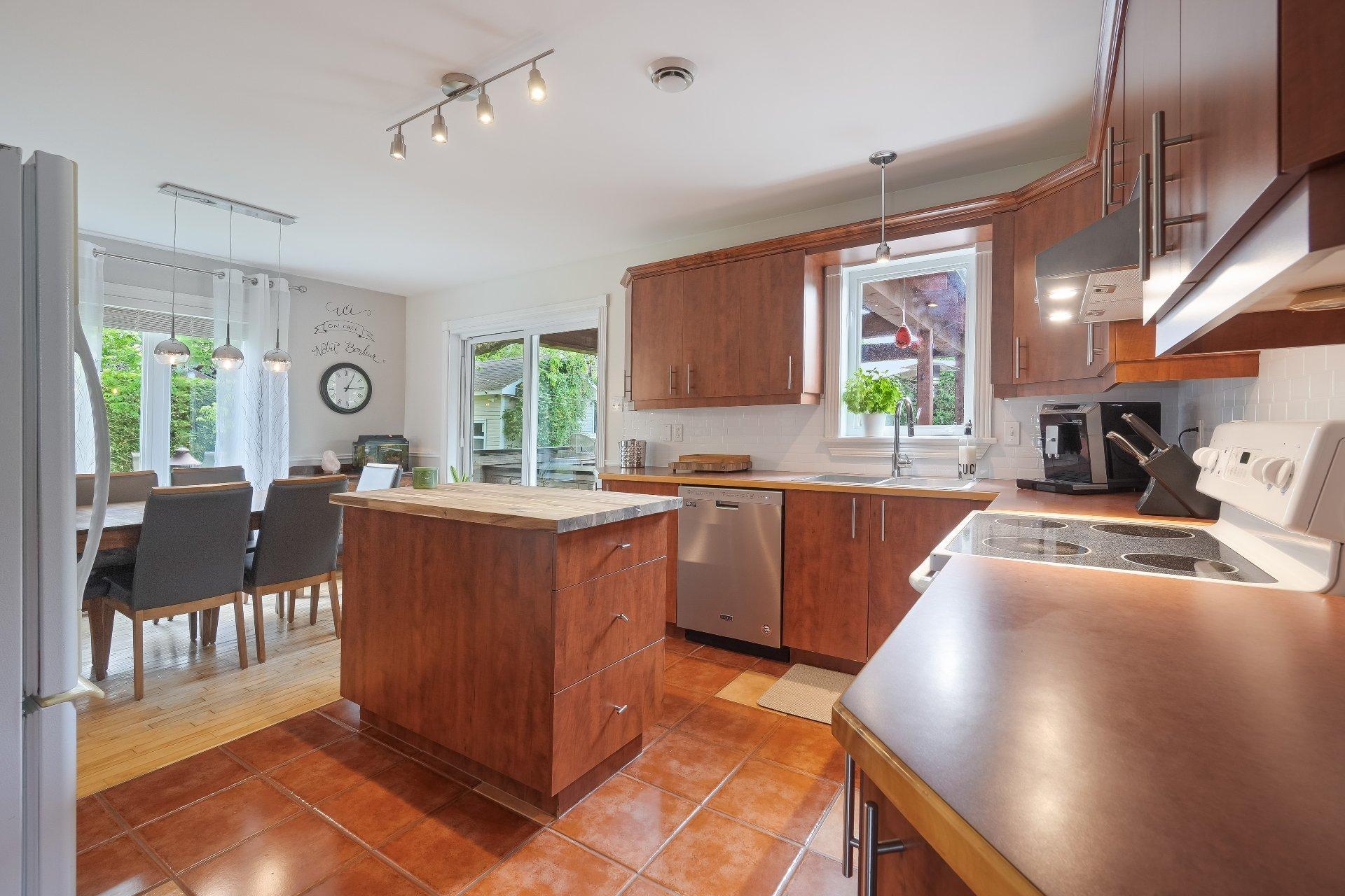 









3431


Rue Colombe

,
Sherbrooke (Brompton/Rock Forest/Saint-Élie/Deauville),




QC
J1N2Y6

