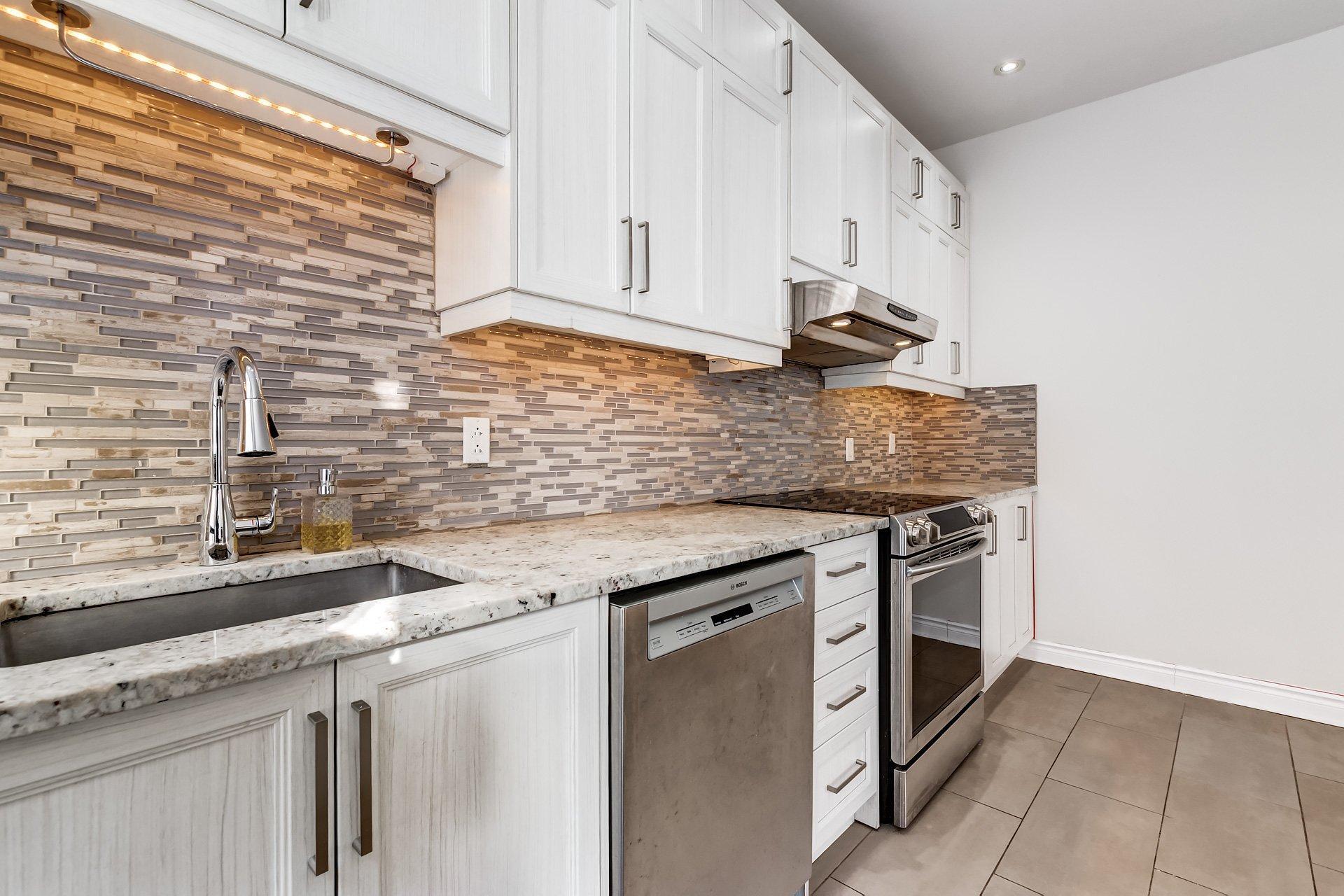 









4633Z


Rue Sherbrooke O.

,
Westmount,




QC
H3G1Z2

