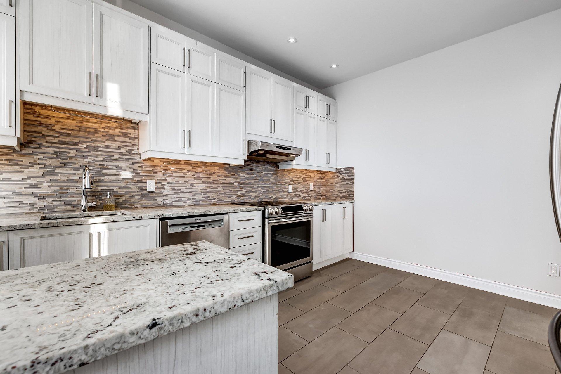 









4633Z


Rue Sherbrooke O.

,
Westmount,




QC
H3G1Z2

