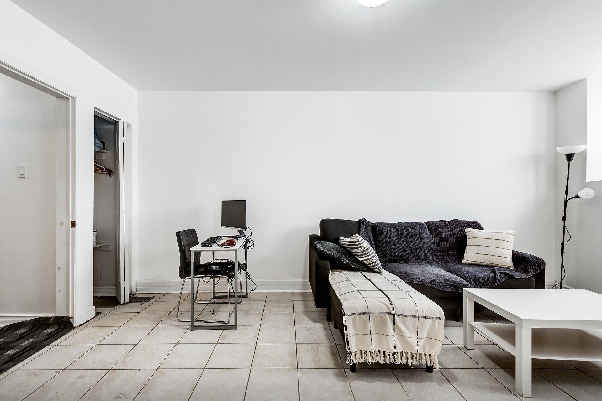 









4633Z


Rue Sherbrooke O.

,
Westmount,




QC
H3G1Z2


