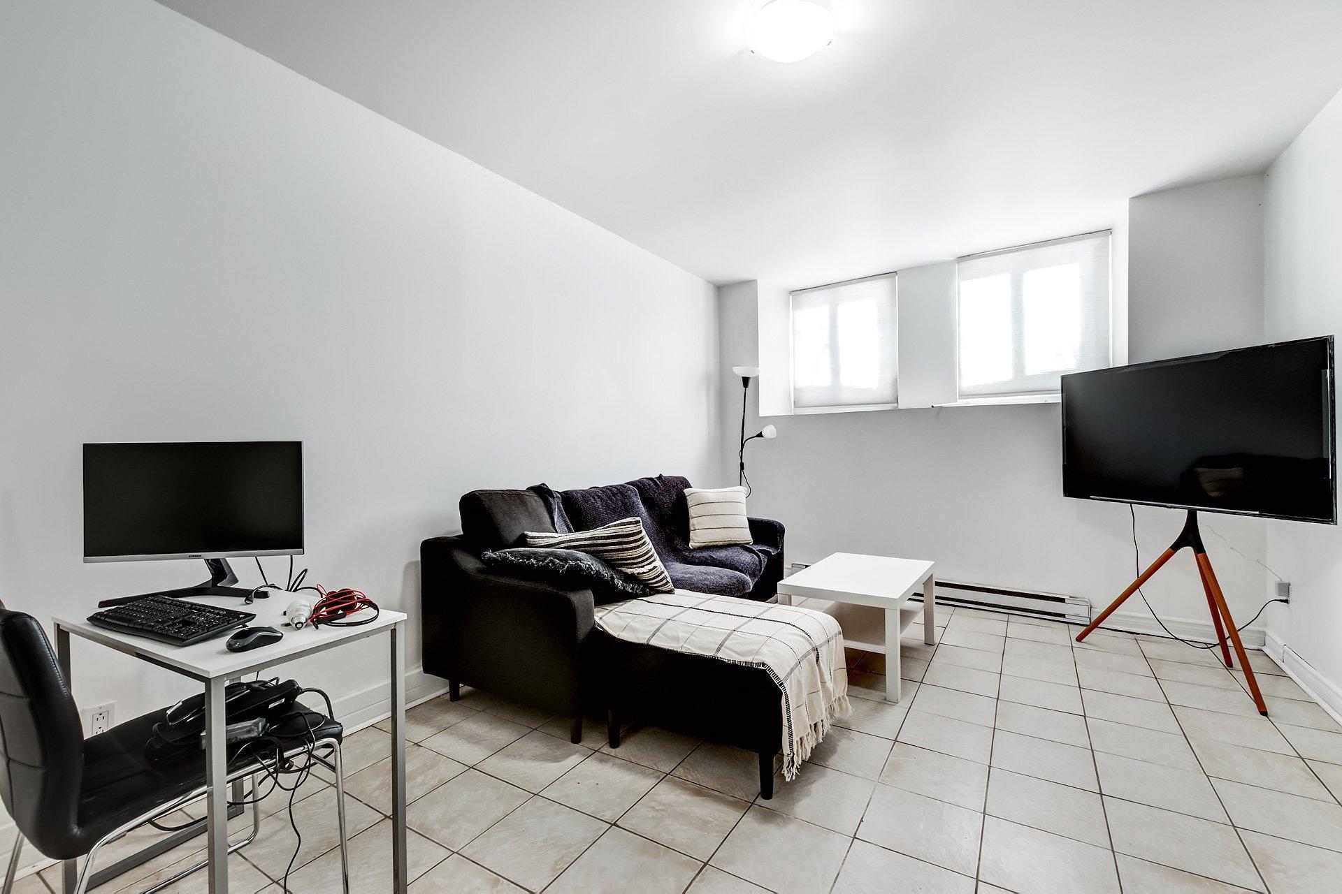 









4633Z


Rue Sherbrooke O.

,
Westmount,




QC
H3G1Z2

