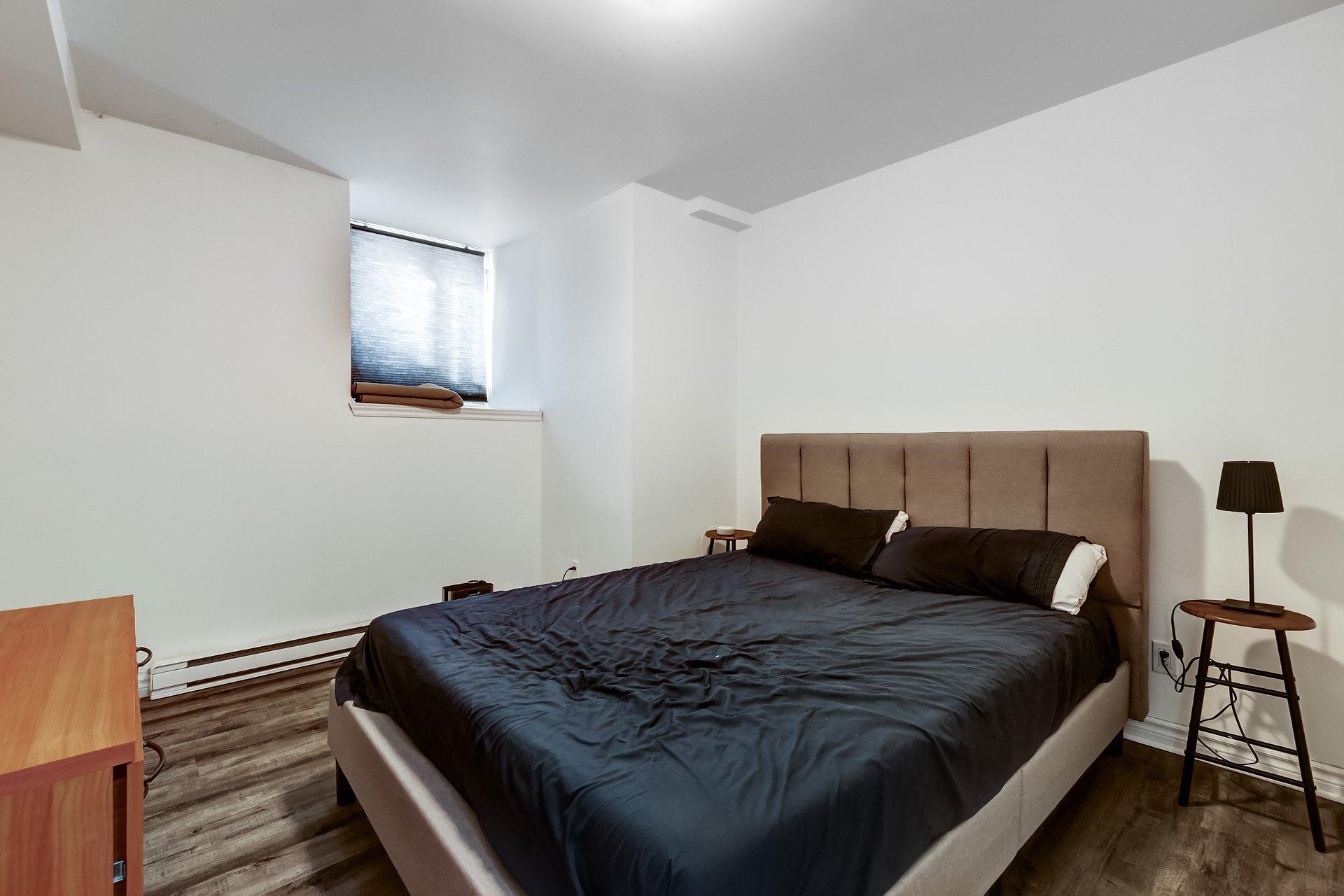 









4633Z


Rue Sherbrooke O.

,
Westmount,




QC
H3G1Z2

