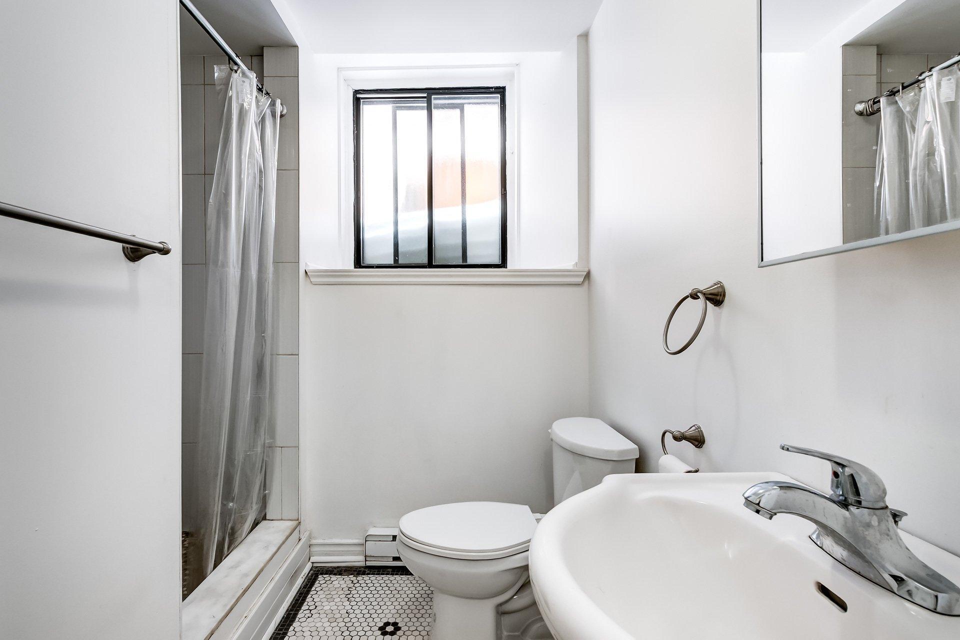 









4633Z


Rue Sherbrooke O.

,
Westmount,




QC
H3G1Z2

