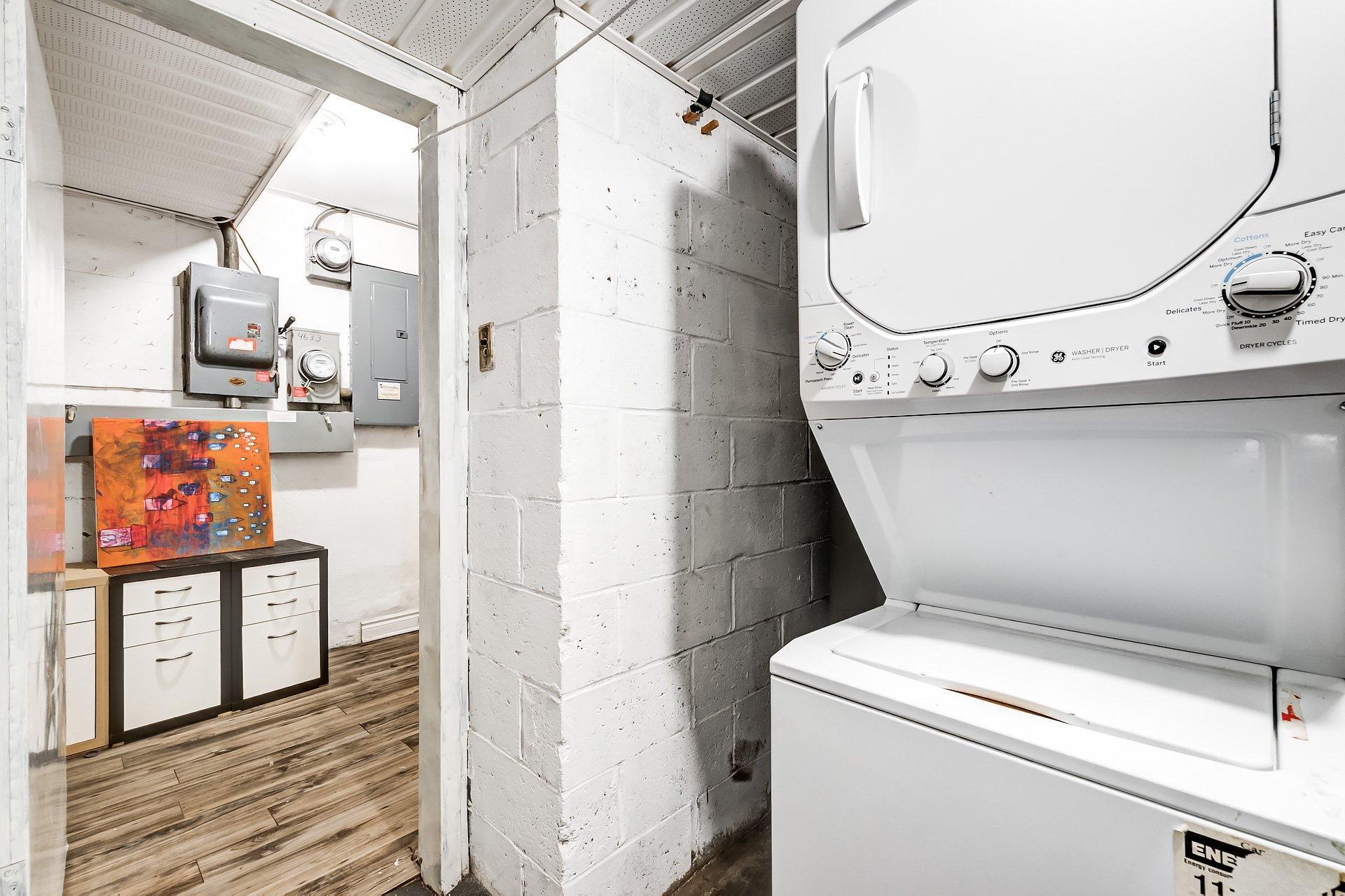 









4633Z


Rue Sherbrooke O.

,
Westmount,




QC
H3G1Z2

