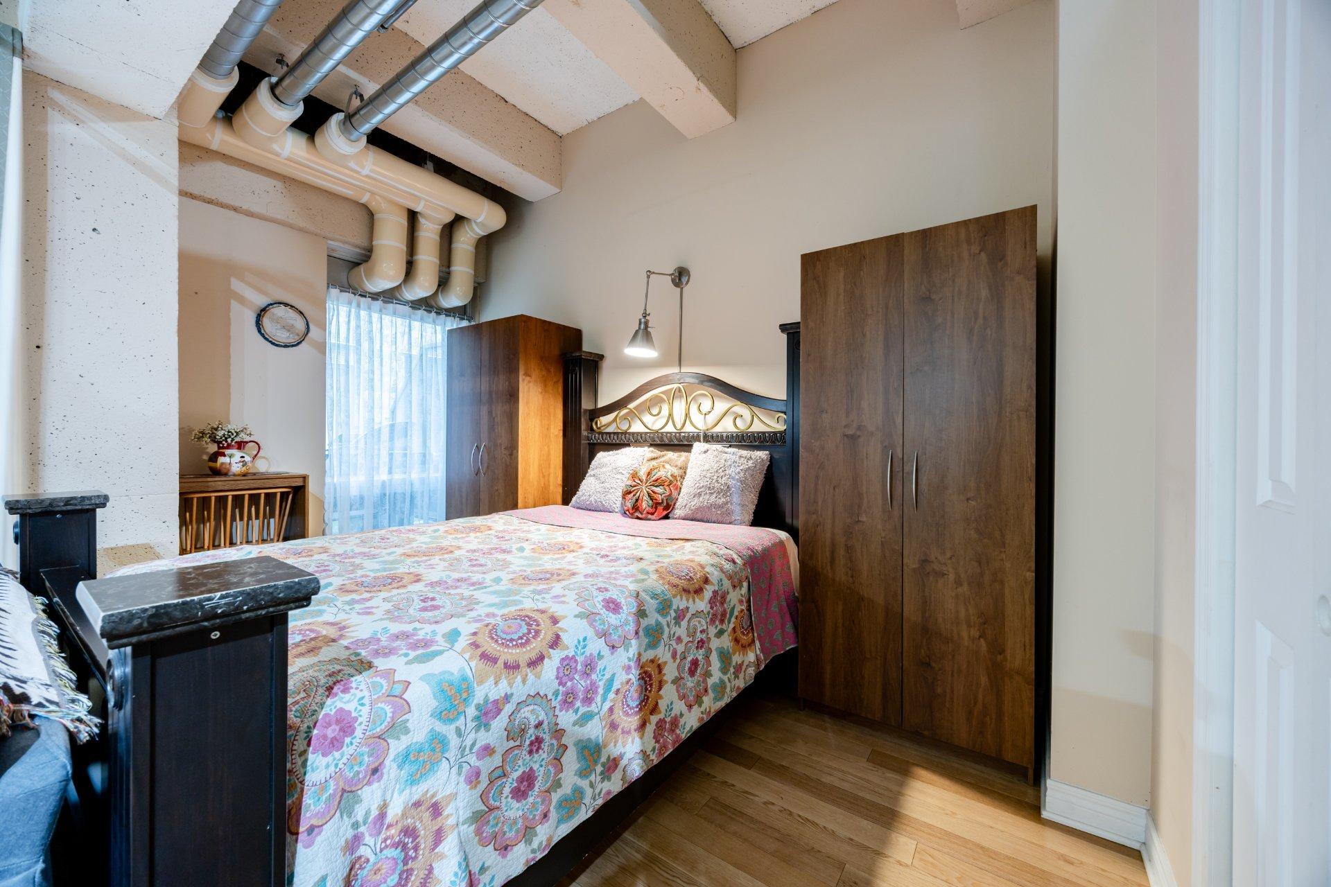 









1200


Rue St-Alexandre

, 119,
Montréal (Ville-Marie),




QC
H3B3H5

