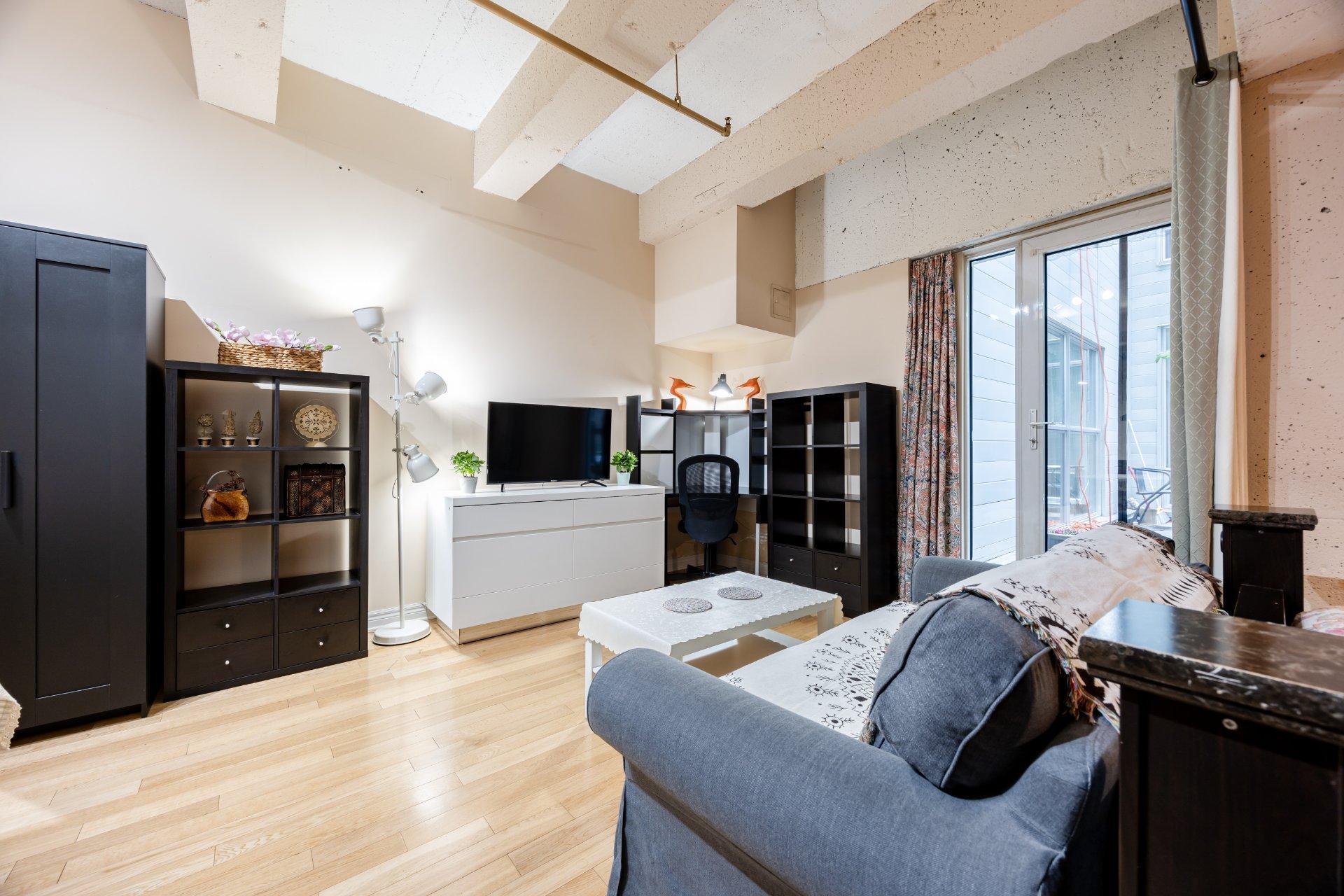 









1200


Rue St-Alexandre

, 119,
Montréal (Ville-Marie),




QC
H3B3H5

