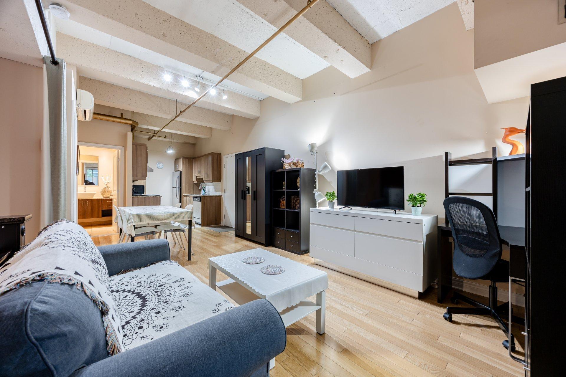 









1200


Rue St-Alexandre

, 119,
Montréal (Ville-Marie),




QC
H3B3H5

