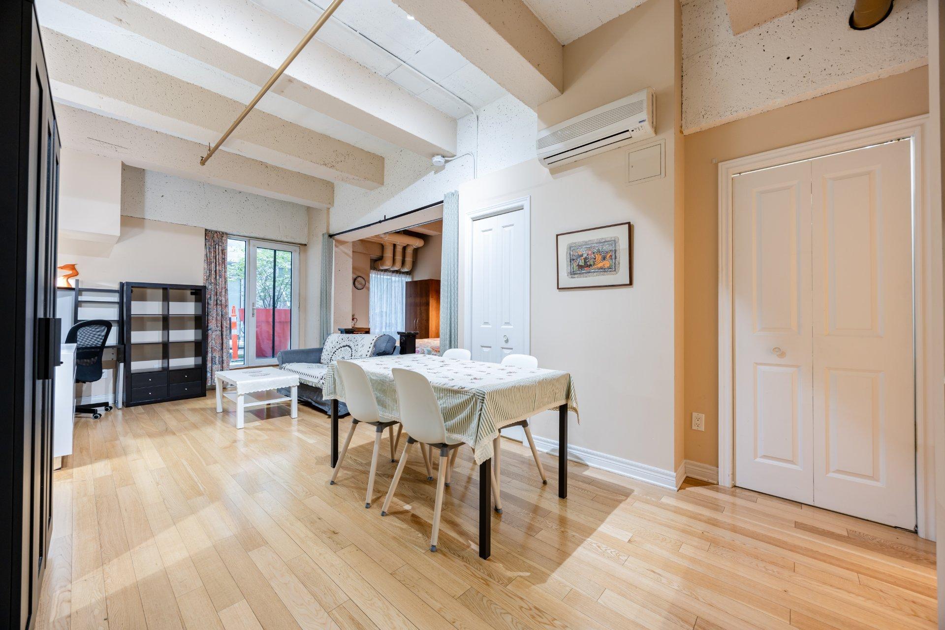 









1200


Rue St-Alexandre

, 119,
Montréal (Ville-Marie),




QC
H3B3H5

