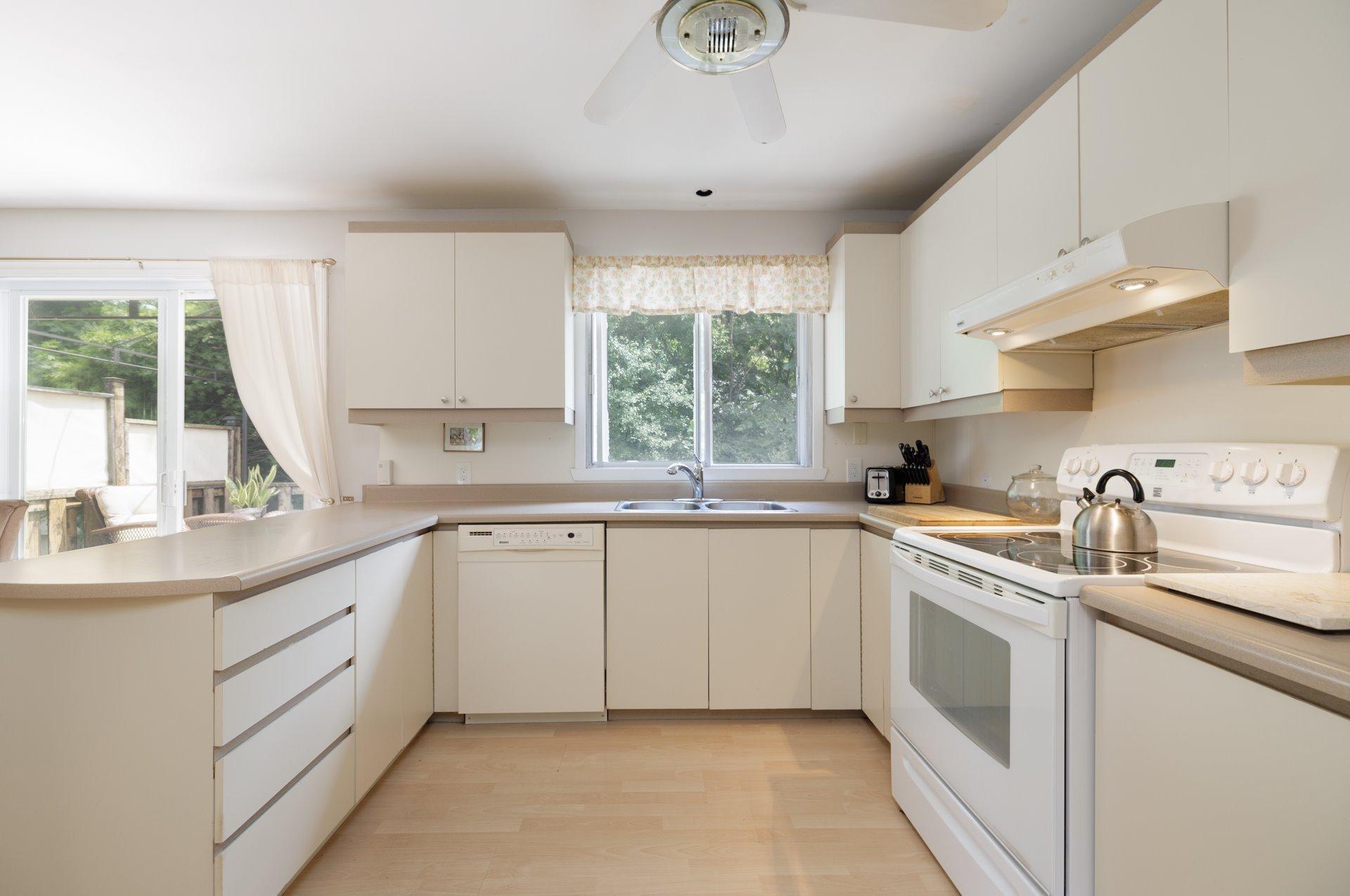 









1630


Place Picard

,
Dorval,




QC
H9P2P9

