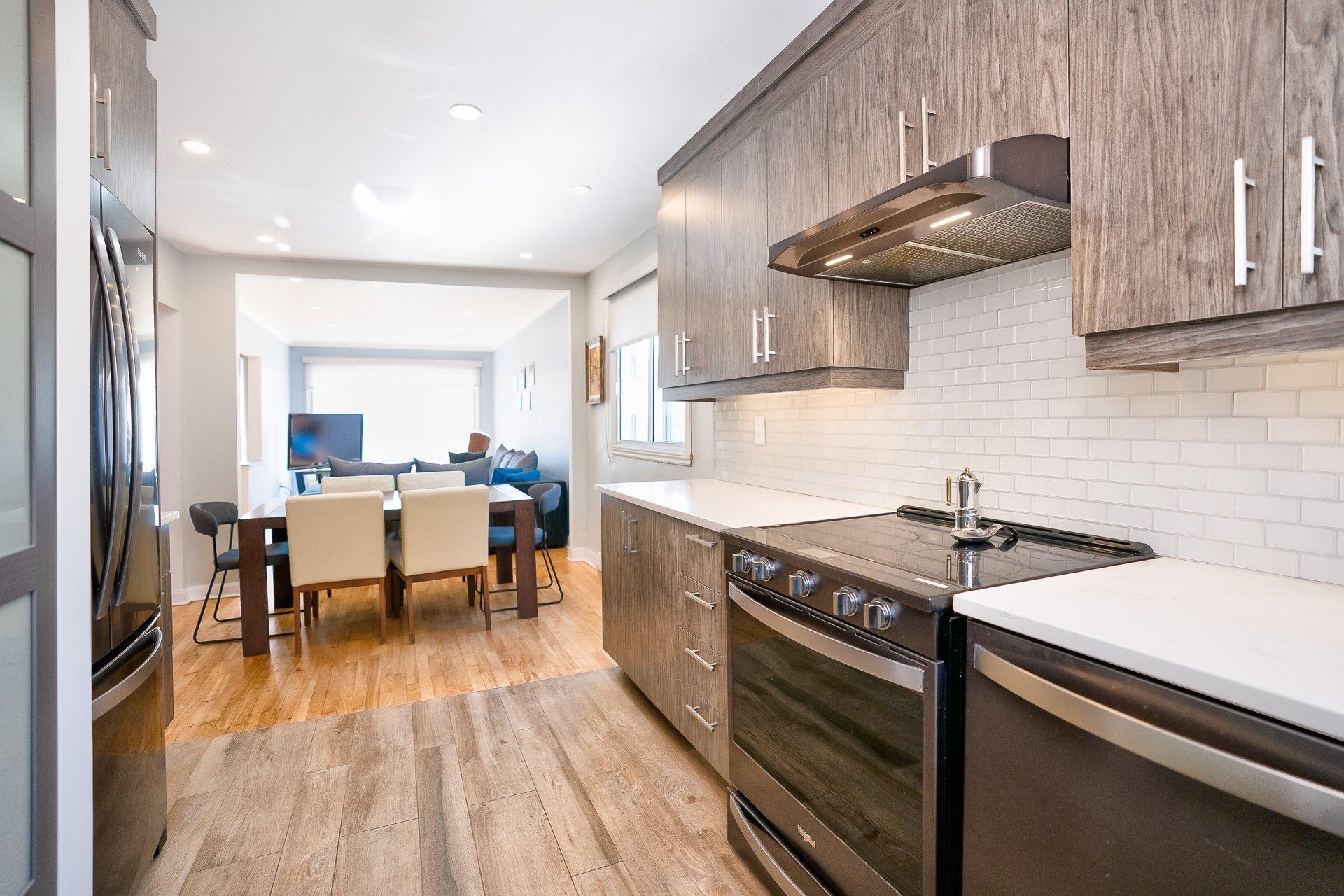 









7339

 - 7343


Av. de Fougeray

,
Montréal (Anjou),




QC
H1K3K2

