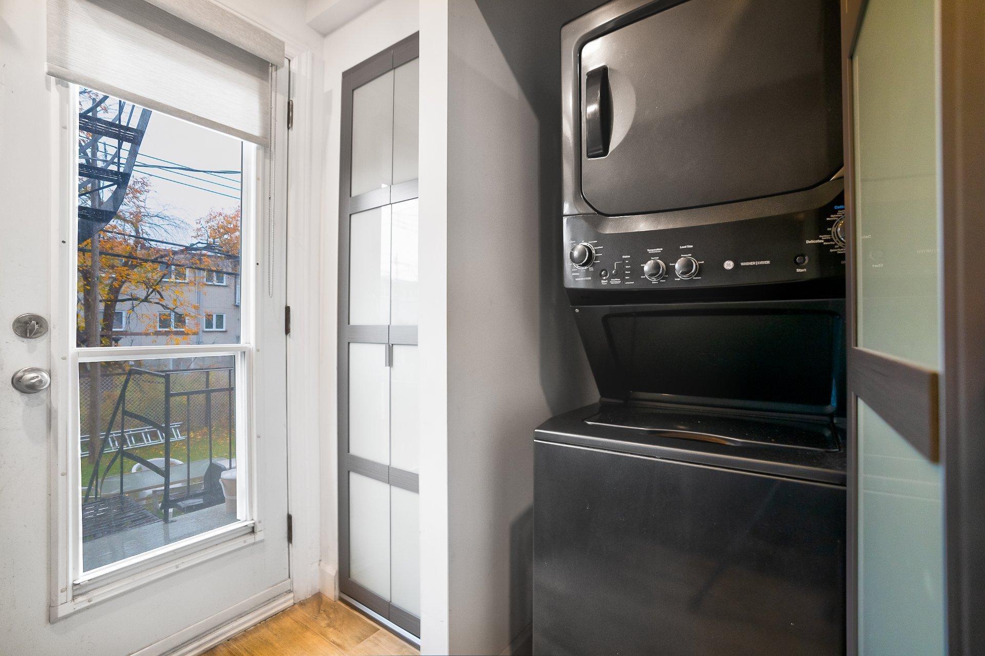 









7339

 - 7343


Av. de Fougeray

,
Montréal (Anjou),




QC
H1K3K2

