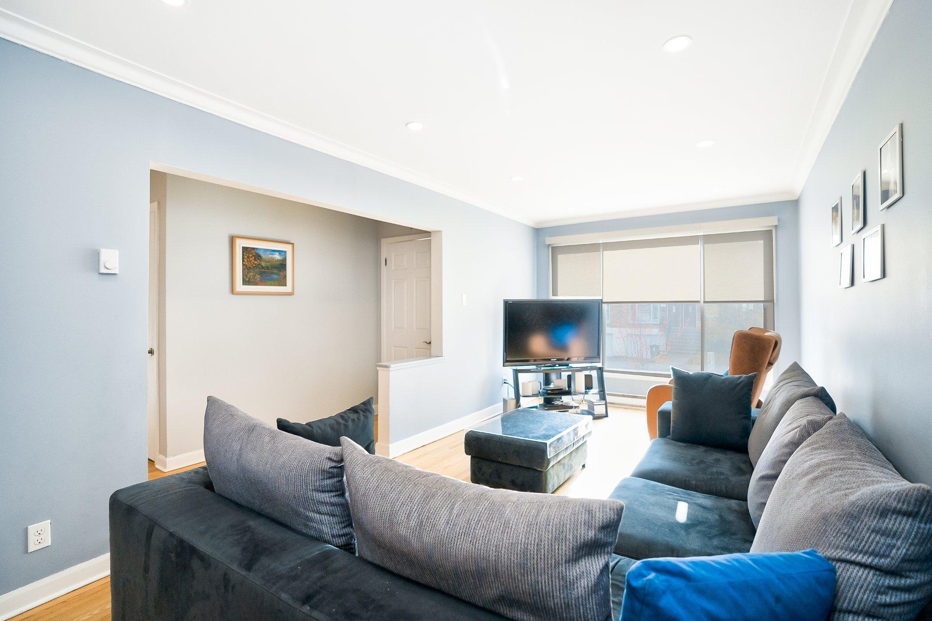 









7339

 - 7343


Av. de Fougeray

,
Montréal (Anjou),




QC
H1K3K2

