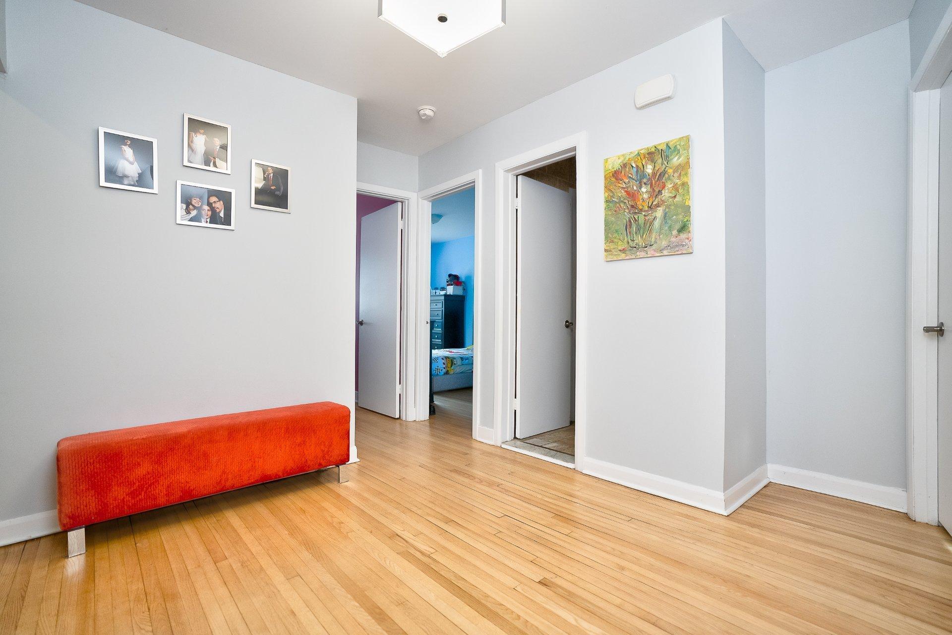 









7339

 - 7343


Av. de Fougeray

,
Montréal (Anjou),




QC
H1K3K2

