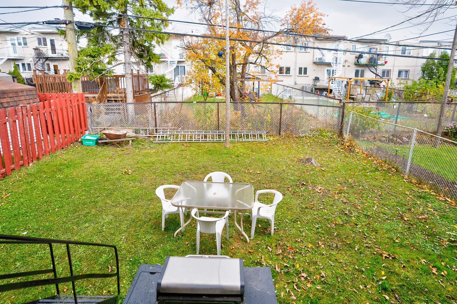 









7339

 - 7343


Av. de Fougeray

,
Montréal (Anjou),




QC
H1K3K2

