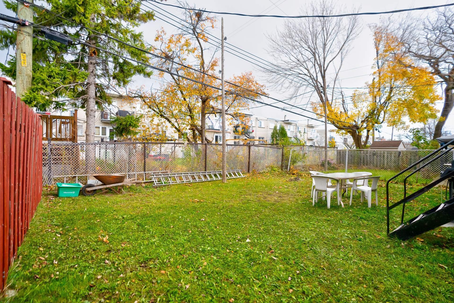 









7339

 - 7343


Av. de Fougeray

,
Montréal (Anjou),




QC
H1K3K2

