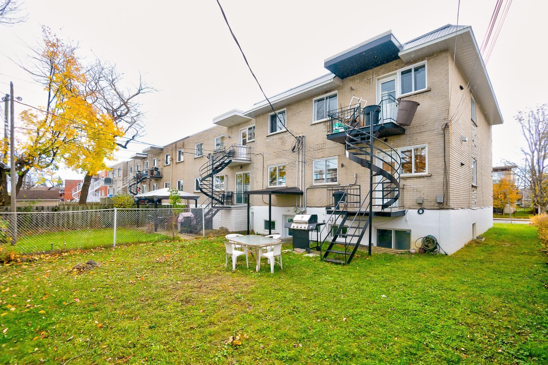 









7339

 - 7343


Av. de Fougeray

,
Montréal (Anjou),




QC
H1K3K2

