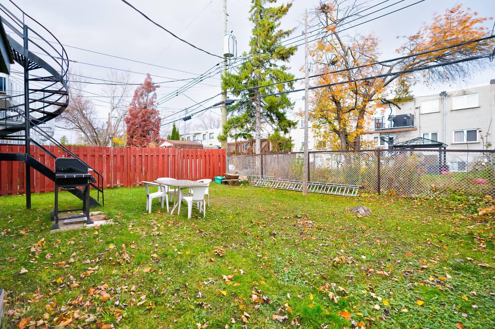 









7339

 - 7343


Av. de Fougeray

,
Montréal (Anjou),




QC
H1K3K2


