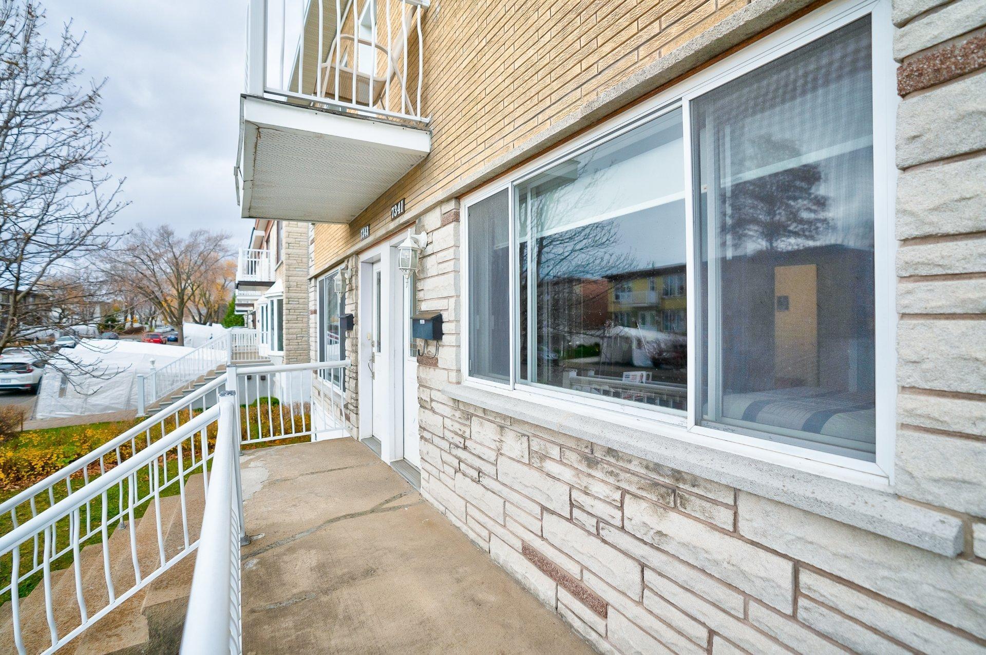 









7339

 - 7343


Av. de Fougeray

,
Montréal (Anjou),




QC
H1K3K2

