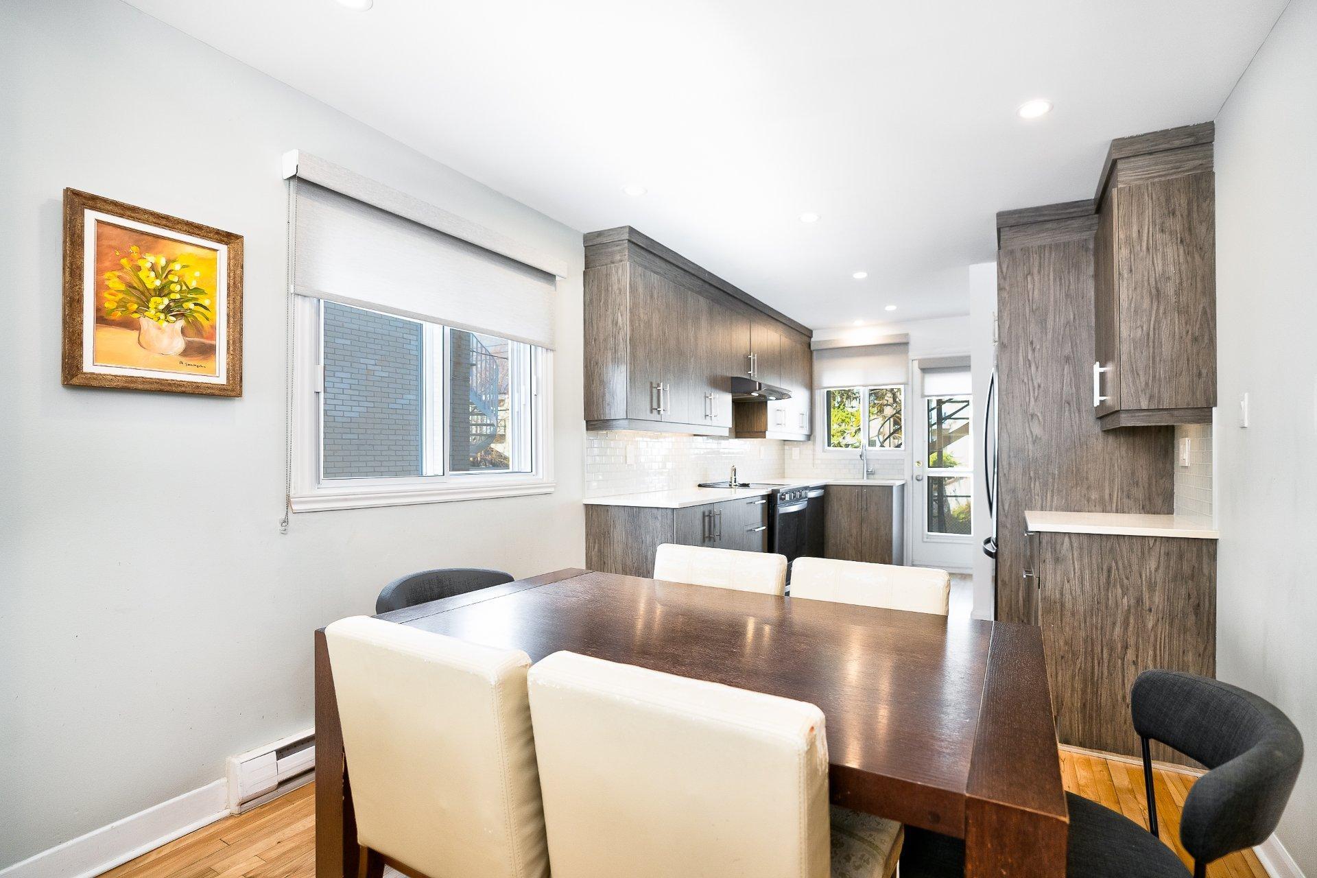 









7339

 - 7343


Av. de Fougeray

,
Montréal (Anjou),




QC
H1K3K2

