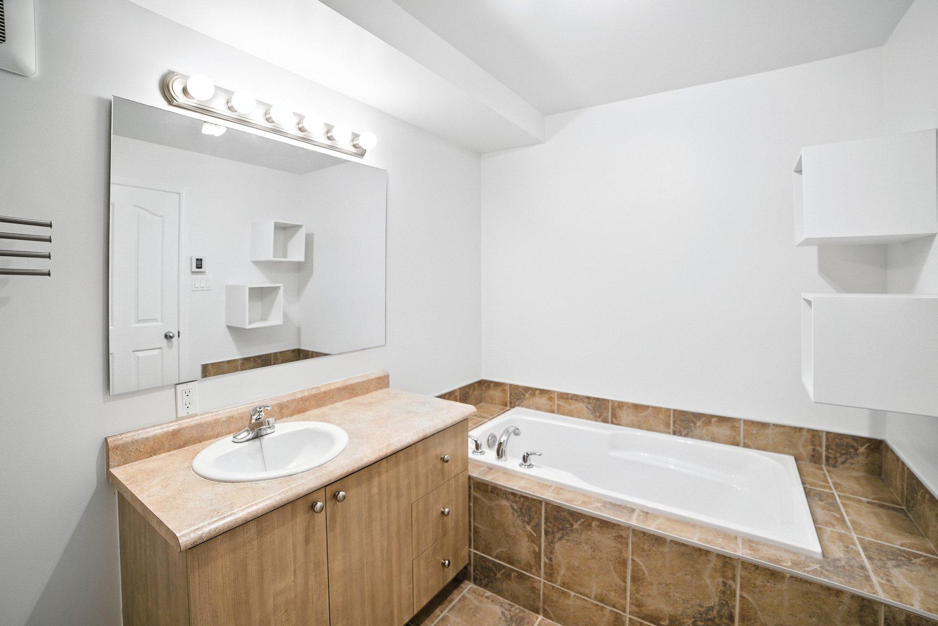 









264


Boul. St-Raymond

, 1,
Gatineau (Hull),




QC
J9A3G7

