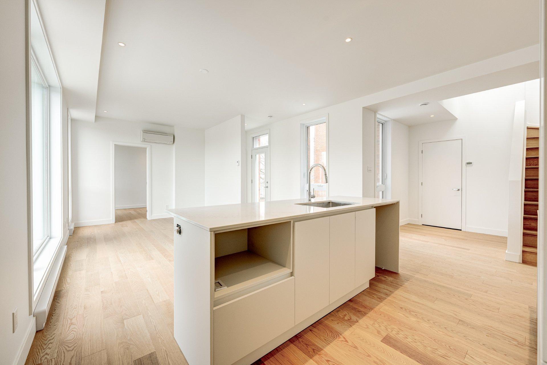 









1120


Rue de Bellechasse

,
Montréal (Rosemont/La Petite-Patrie),




QC
H2S1Y6

