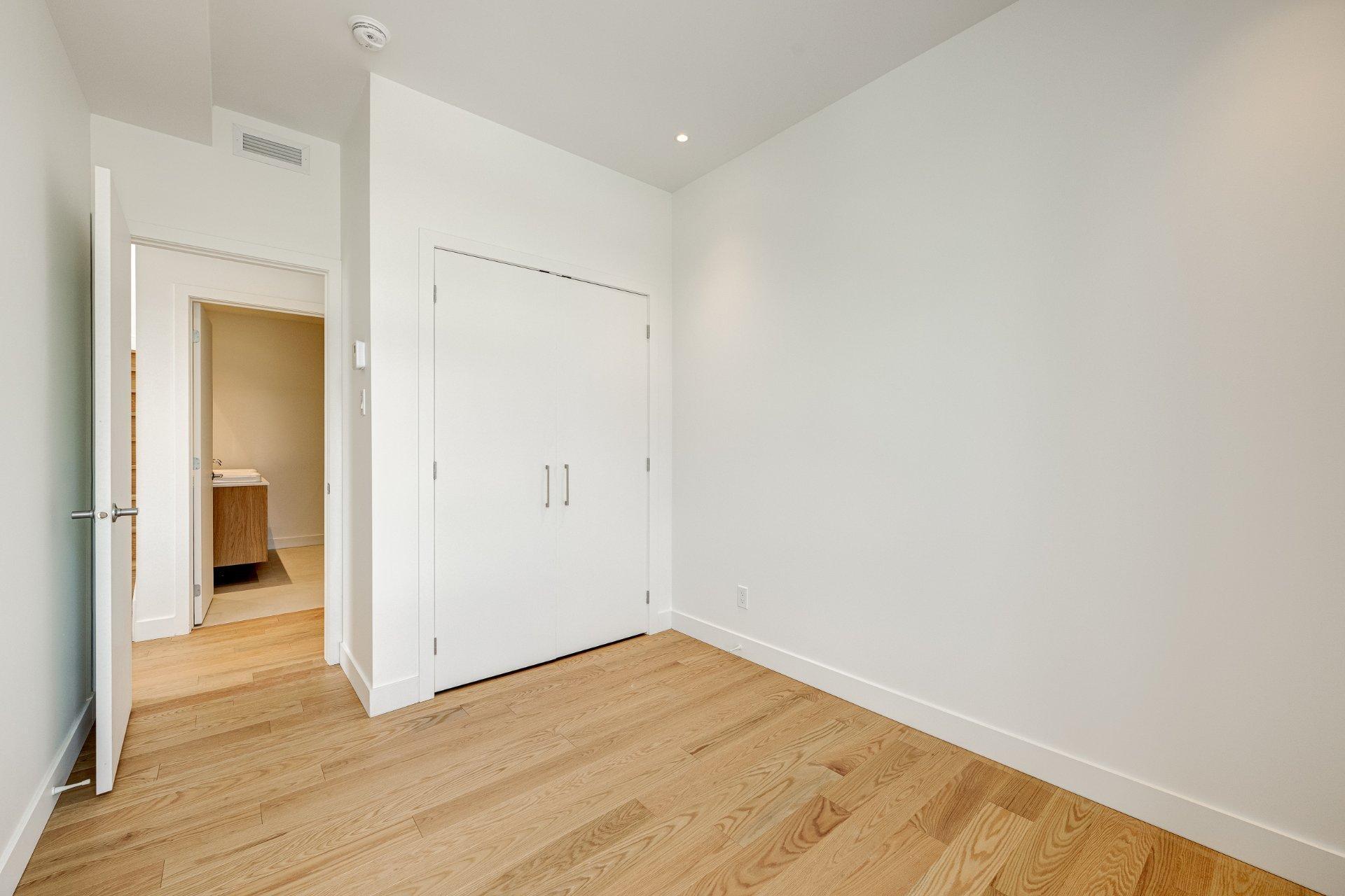









1120


Rue de Bellechasse

,
Montréal (Rosemont/La Petite-Patrie),




QC
H2S1Y6

