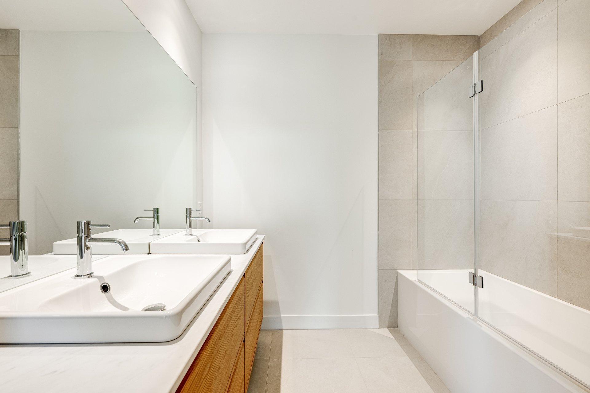 









1120


Rue de Bellechasse

,
Montréal (Rosemont/La Petite-Patrie),




QC
H2S1Y6

