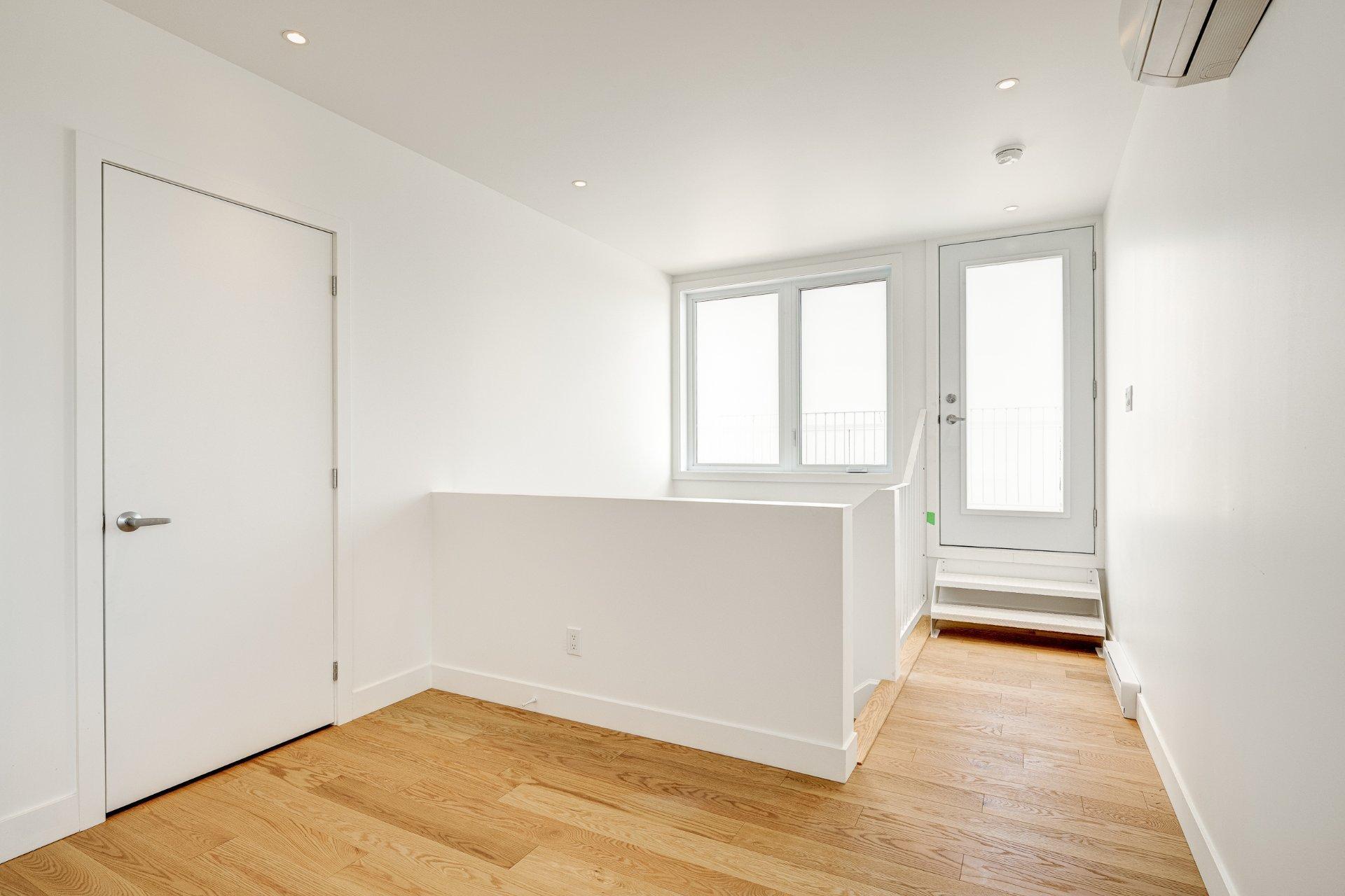 









1120


Rue de Bellechasse

,
Montréal (Rosemont/La Petite-Patrie),




QC
H2S1Y6

