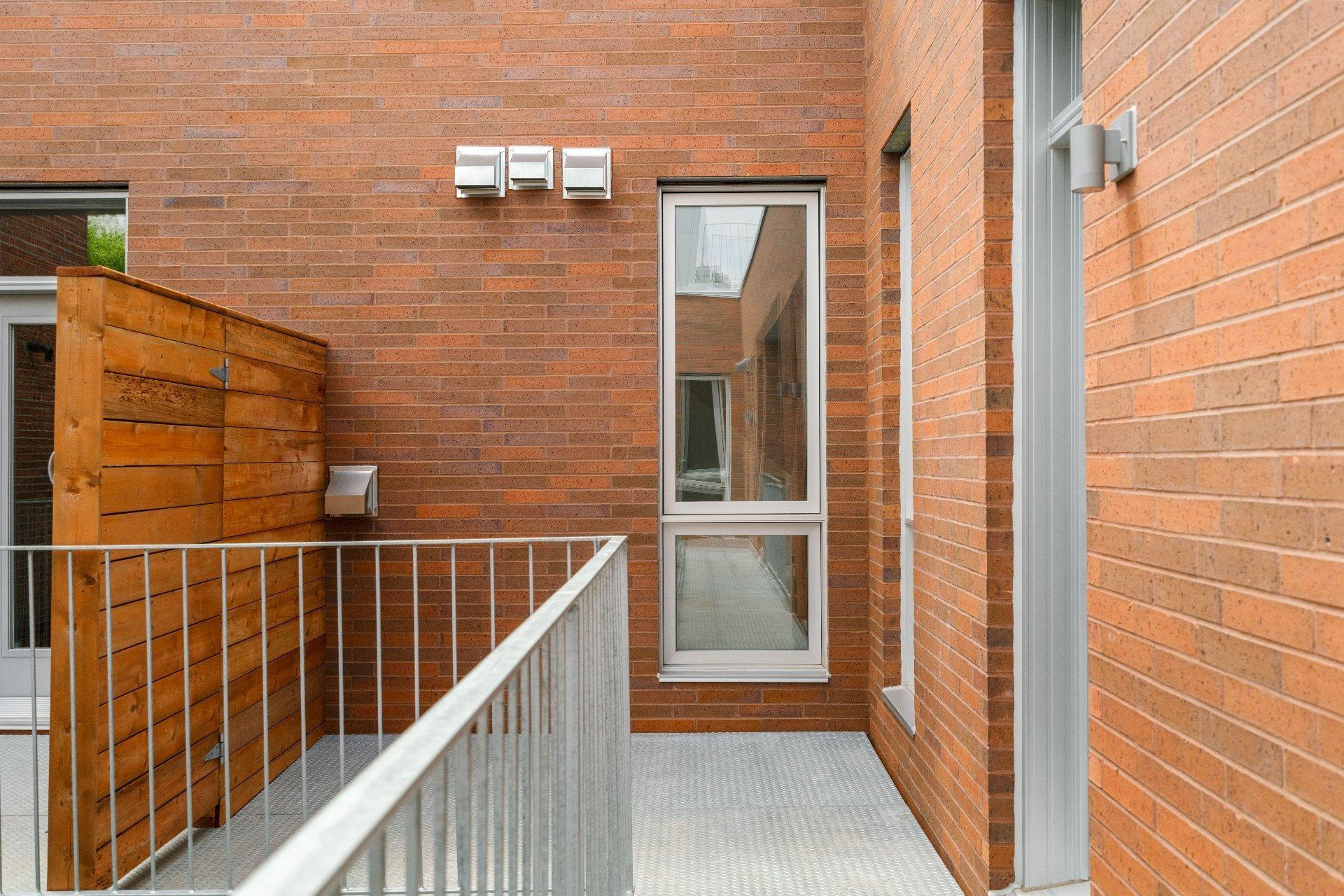 









1120


Rue de Bellechasse

,
Montréal (Rosemont/La Petite-Patrie),




QC
H2S1Y6


