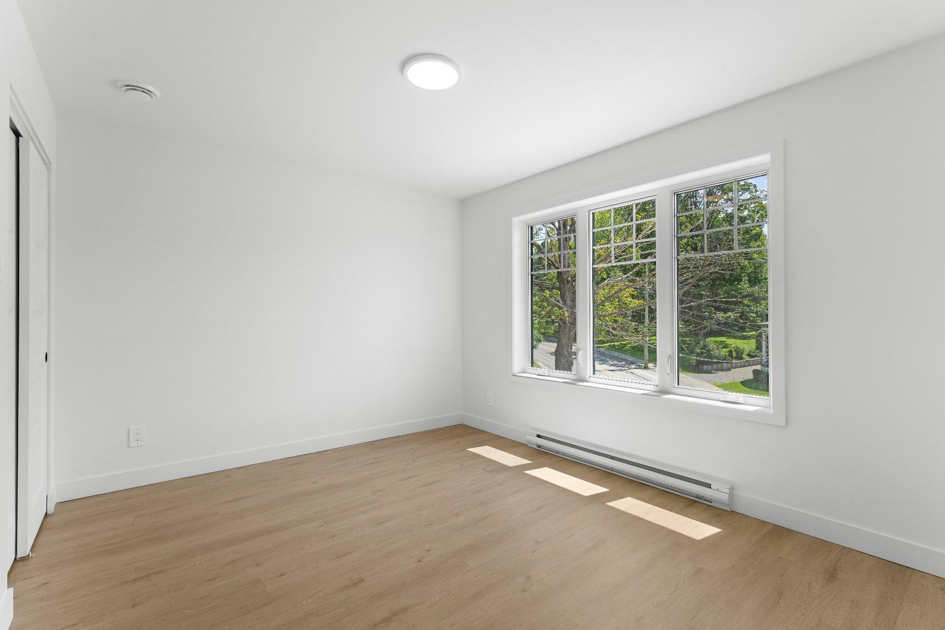 









175


Rue du Conseil

,
Sherbrooke (Fleurimont),




QC
J1G1J1

