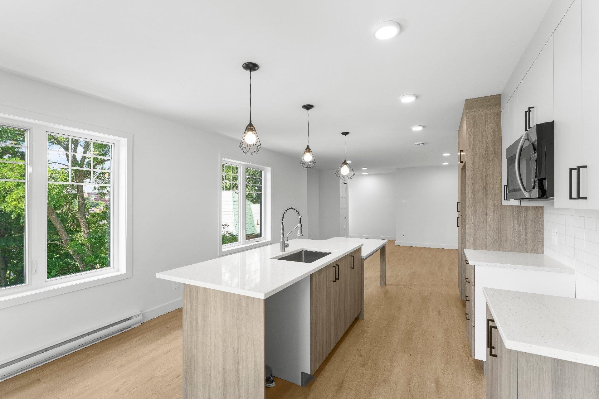 









175


Rue du Conseil

,
Sherbrooke (Fleurimont),




QC
J1G1J1

