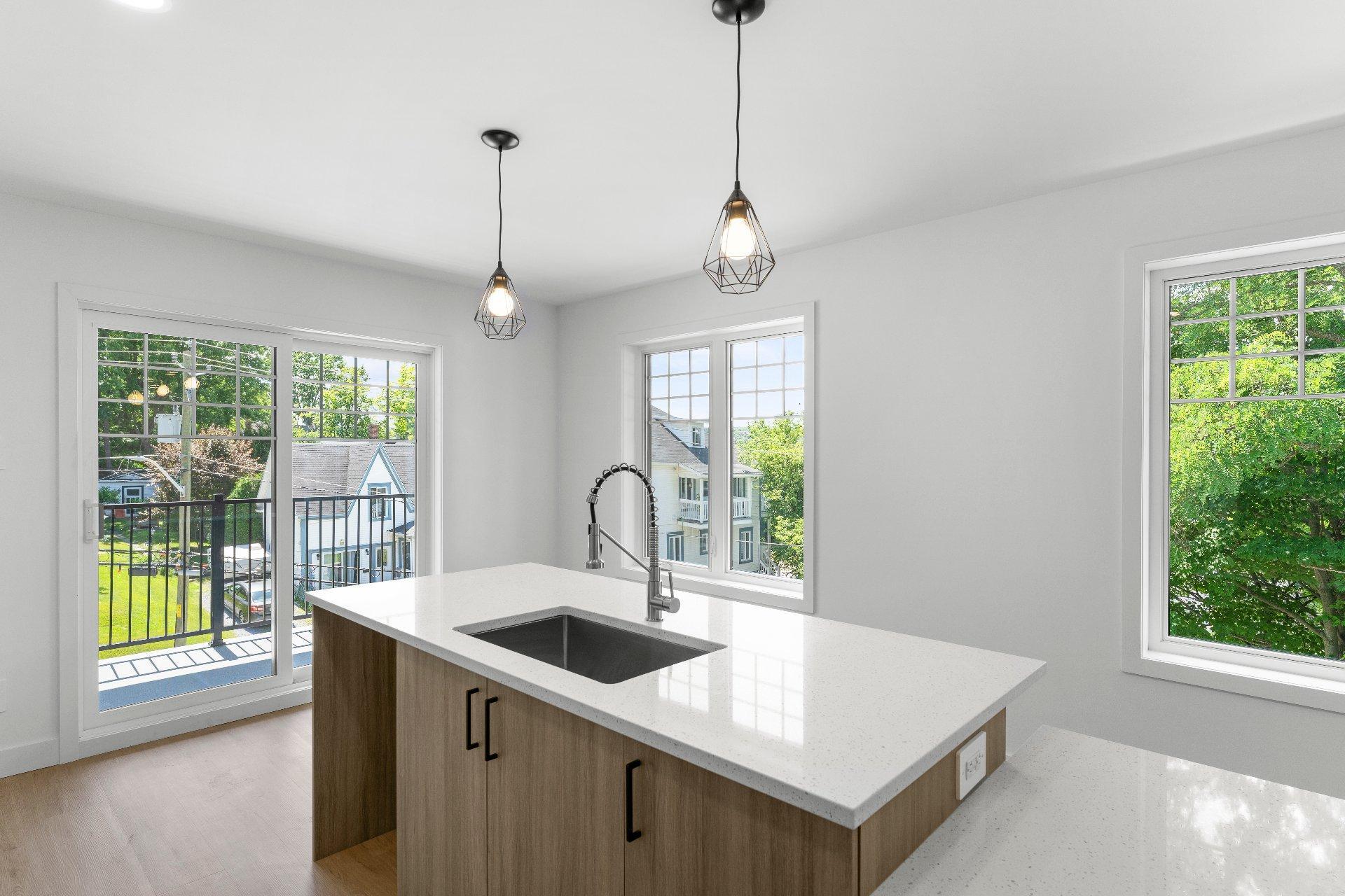 









175


Rue du Conseil

,
Sherbrooke (Fleurimont),




QC
J1G1J1

