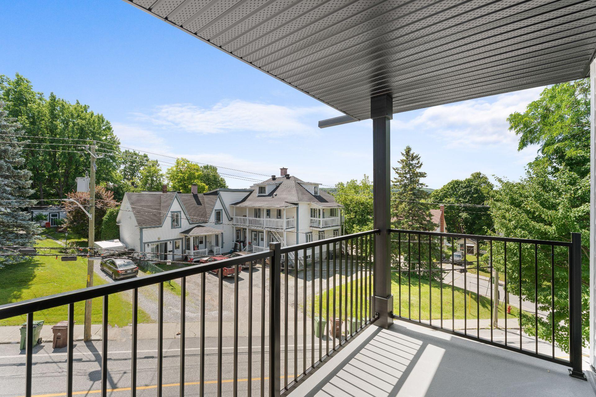 









175


Rue du Conseil

,
Sherbrooke (Fleurimont),




QC
J1G1J1

