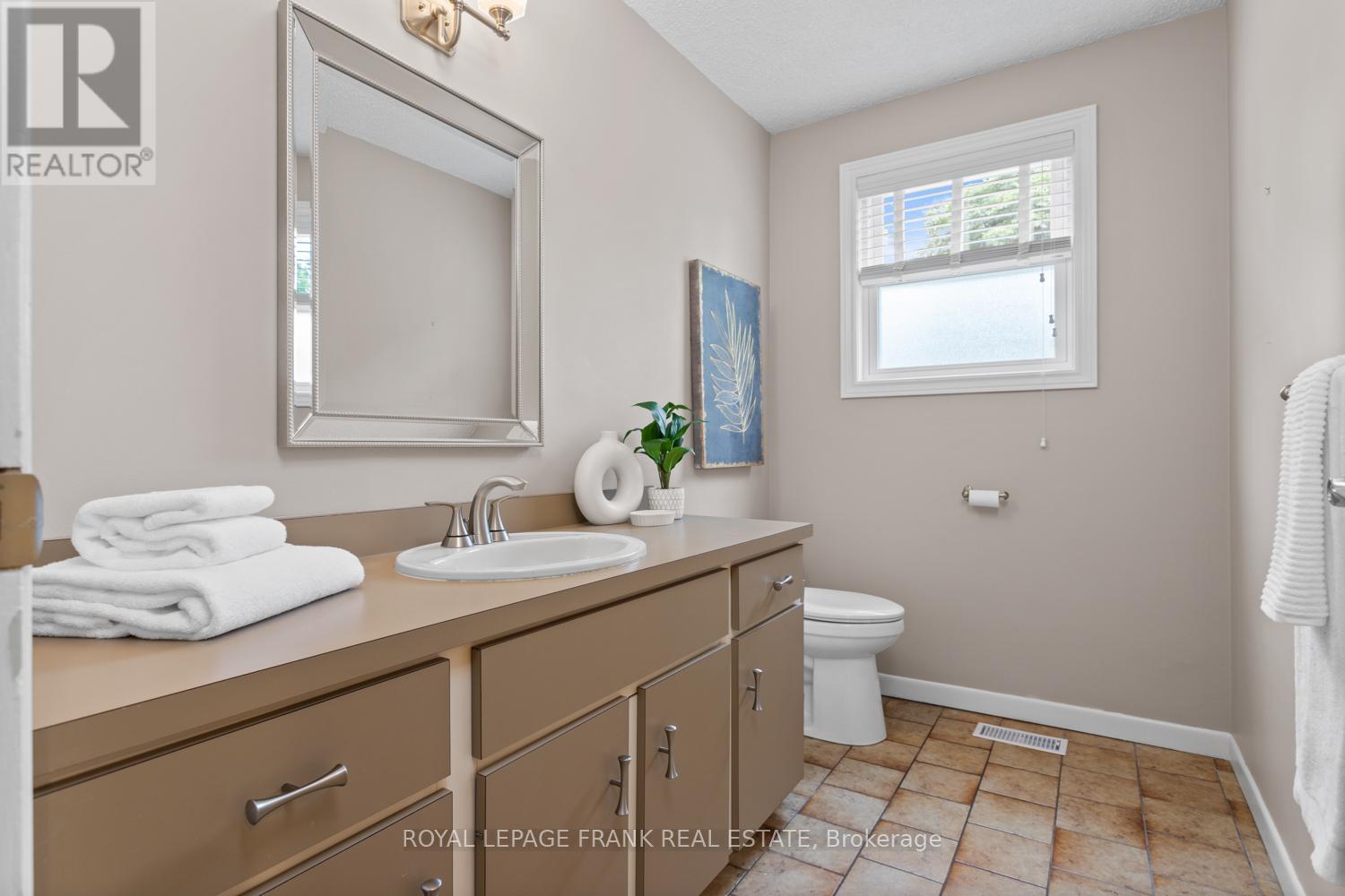 












848 SWISS HEIGHTS

,
Oshawa (Pinecrest),




Ontario
L1K2A9

