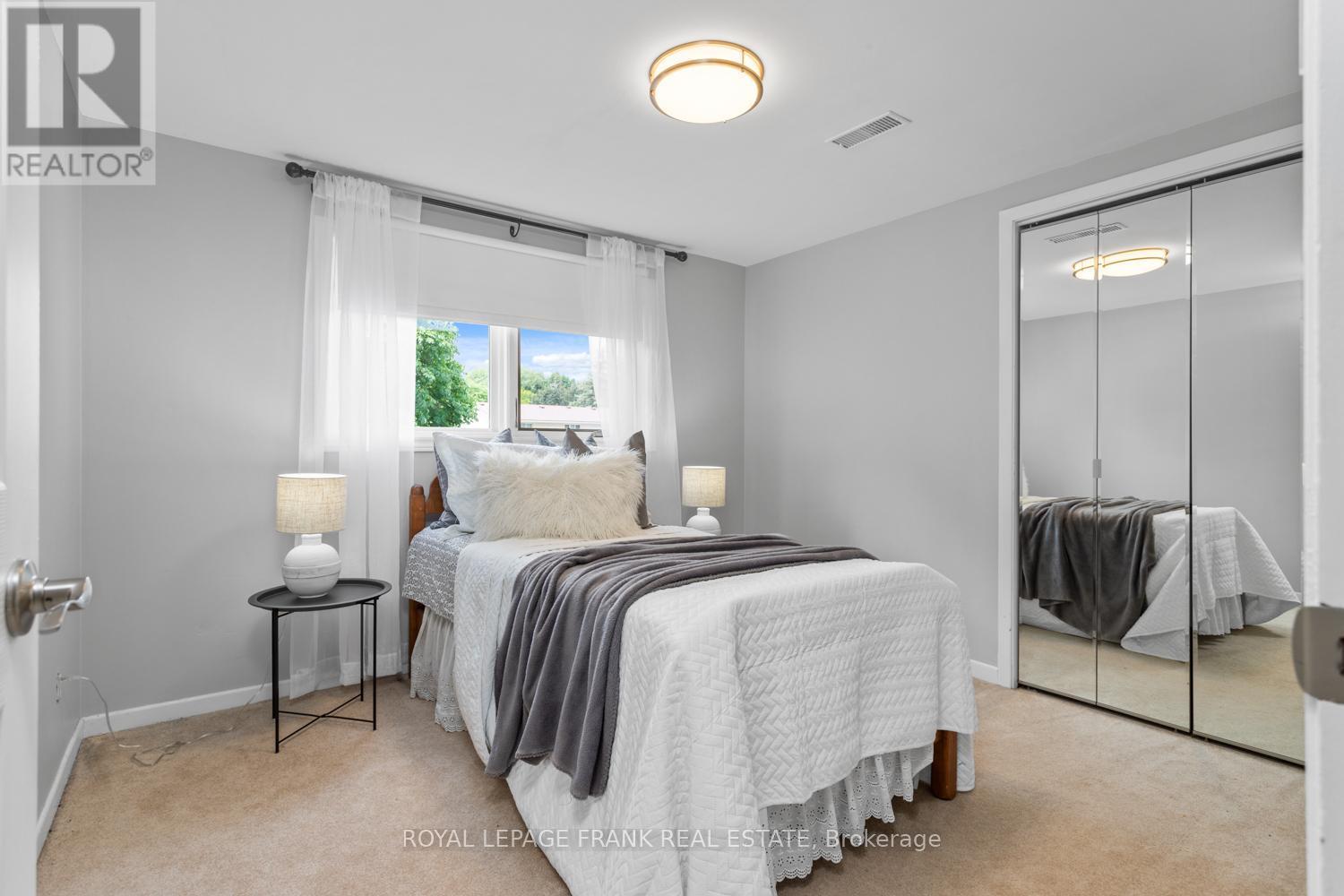 












848 SWISS HEIGHTS

,
Oshawa (Pinecrest),




Ontario
L1K2A9

