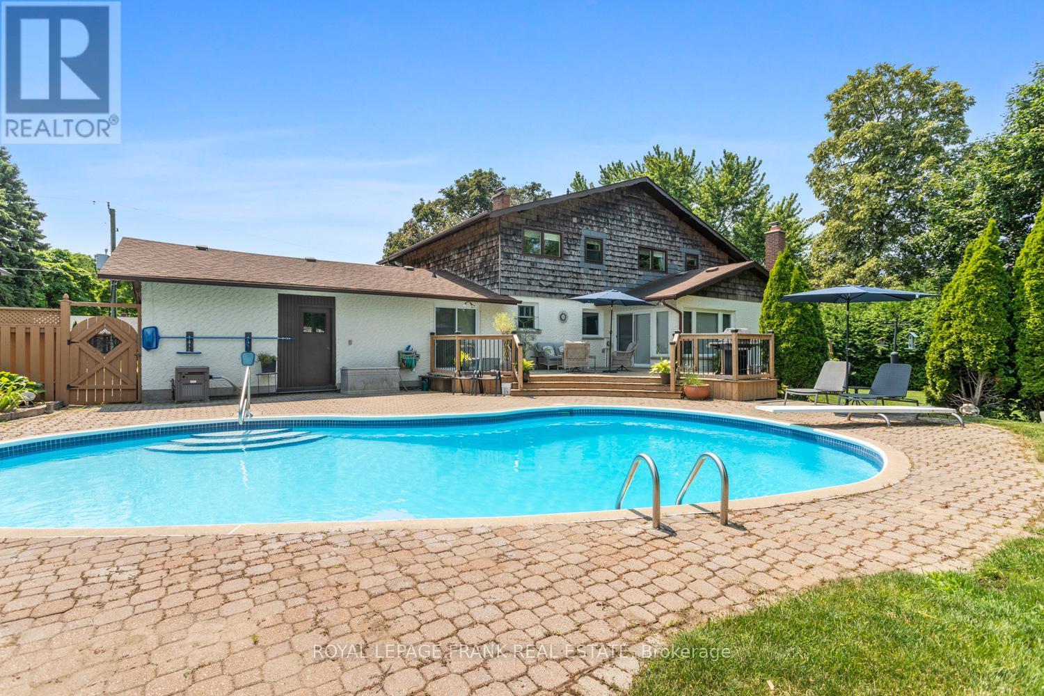 












848 SWISS HEIGHTS

,
Oshawa (Pinecrest),




Ontario
L1K2A9

