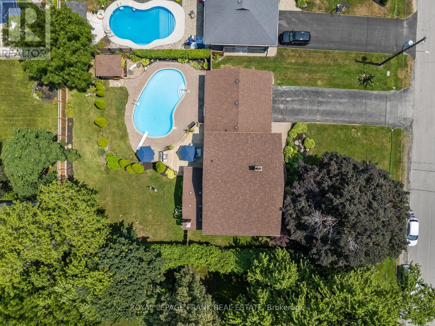 












848 SWISS HEIGHTS

,
Oshawa (Pinecrest),




Ontario
L1K2A9

