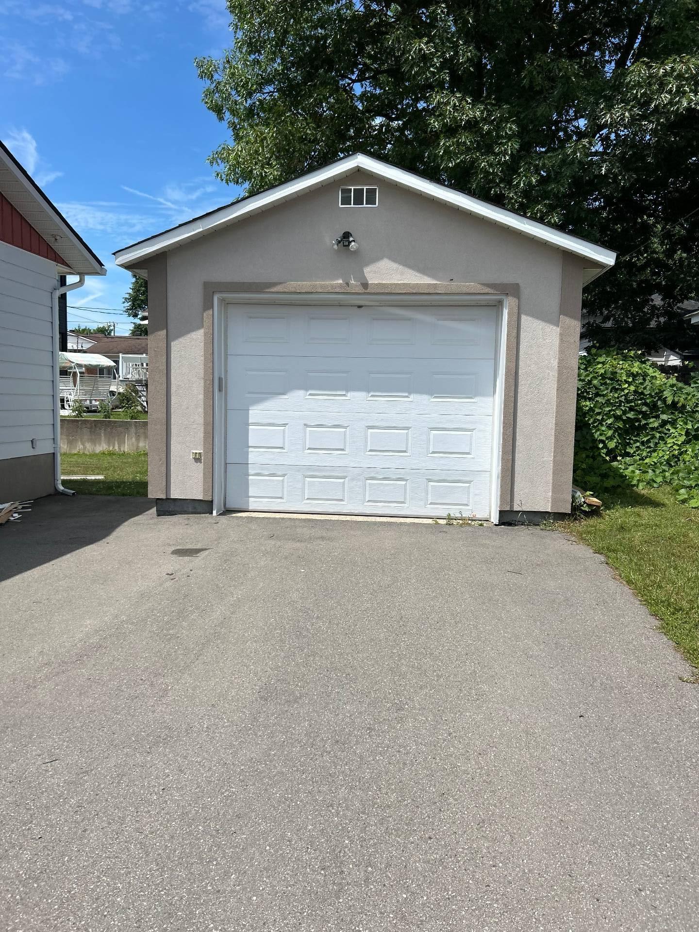 









272


7e Avenue

,
L'Île-Perrot,




QC
J7V4T7

