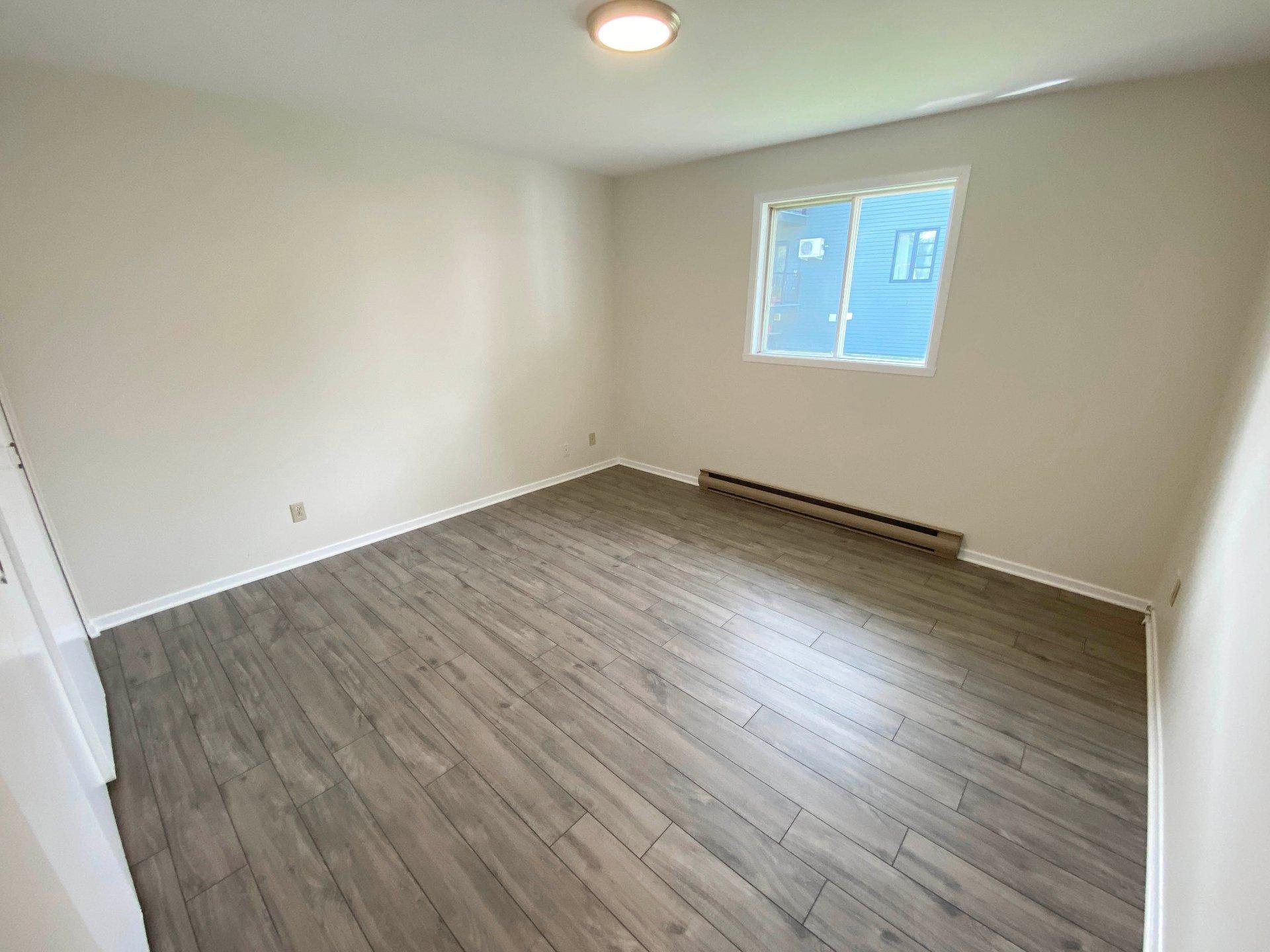 









272


7e Avenue

,
L'Île-Perrot,




QC
J7V4T7

