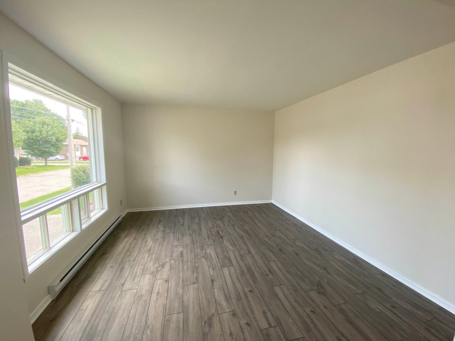









272


7e Avenue

,
L'Île-Perrot,




QC
J7V4T7

