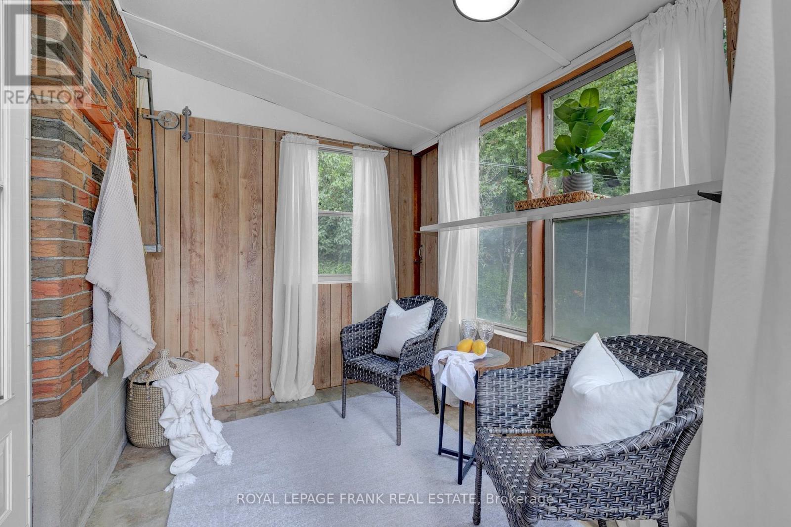 












17 PHAIR AVENUE

,
Clarington (Courtice),




Ontario
L1E2W5

