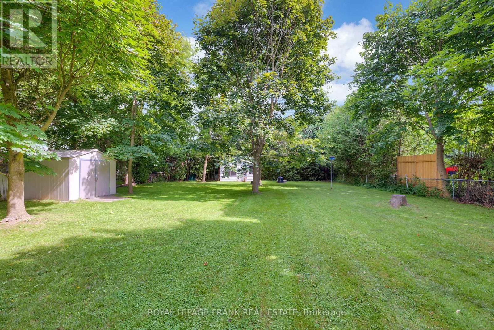 












17 PHAIR AVENUE

,
Clarington (Courtice),




Ontario
L1E2W5


